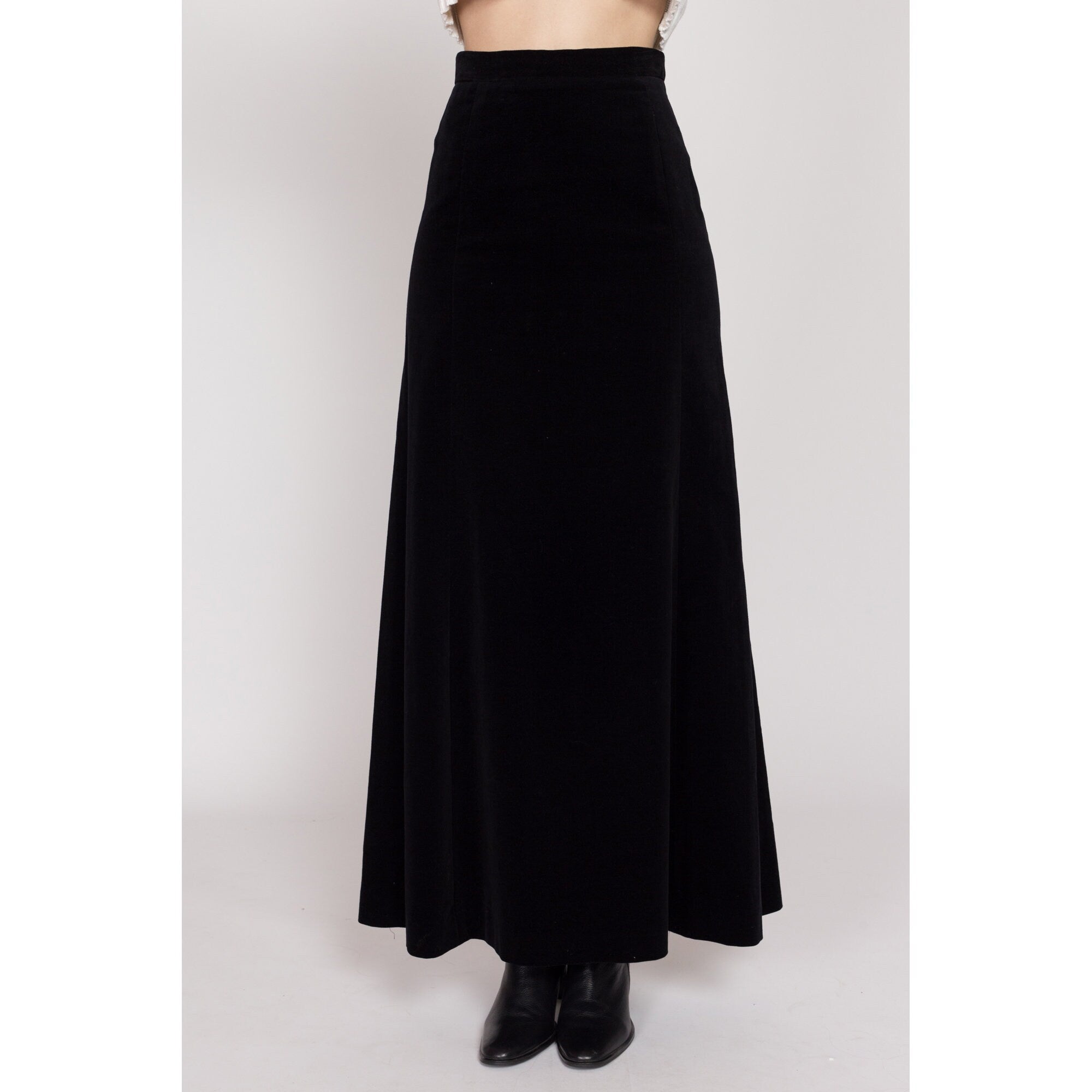 Small 70s Black Velvet Maxi Skirt 26.5 Flying Apple Vintage