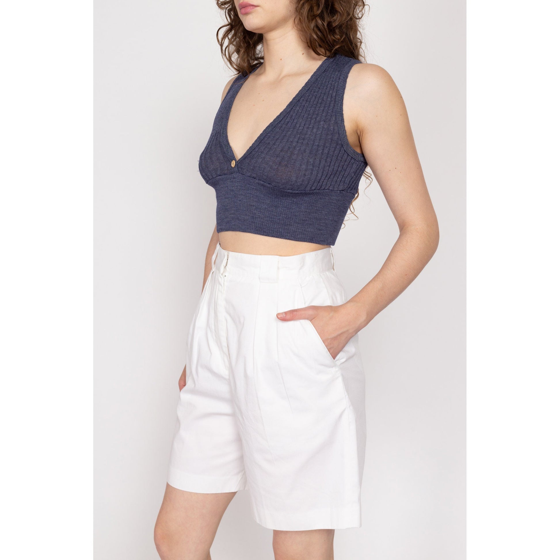 Medium 80s Izod White High Waisted Shorts 27.5" | Vintage Minimalist Pleated Mom Shorts