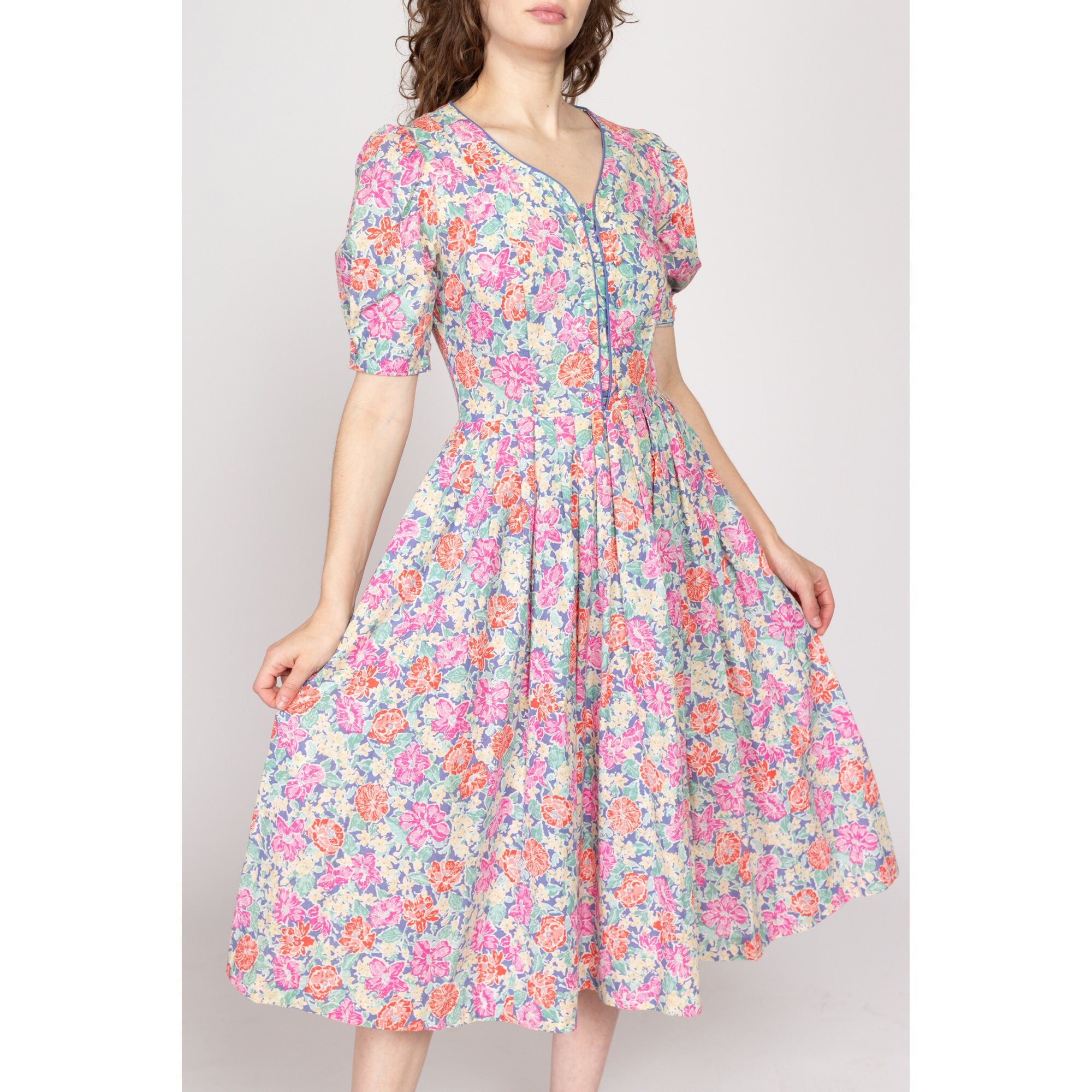 Medium 80s Laura Ashley Floral Fit & Flare Midi Dress – Flying Apple Vintage