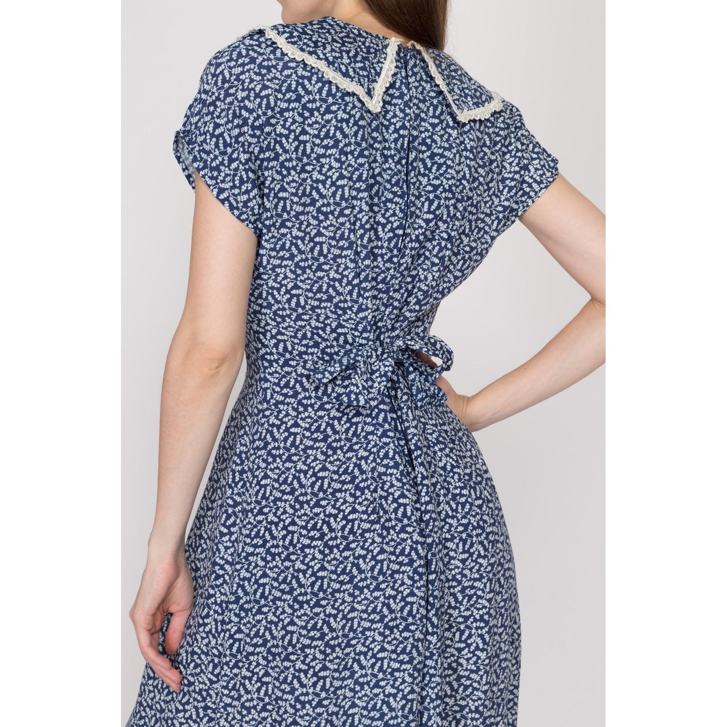 Small 80s Does 40s Blue Floral Midi Dress | Vintage Lace Trim Chelsea Collar Cap Sleeve Tie Back Secretary Dress