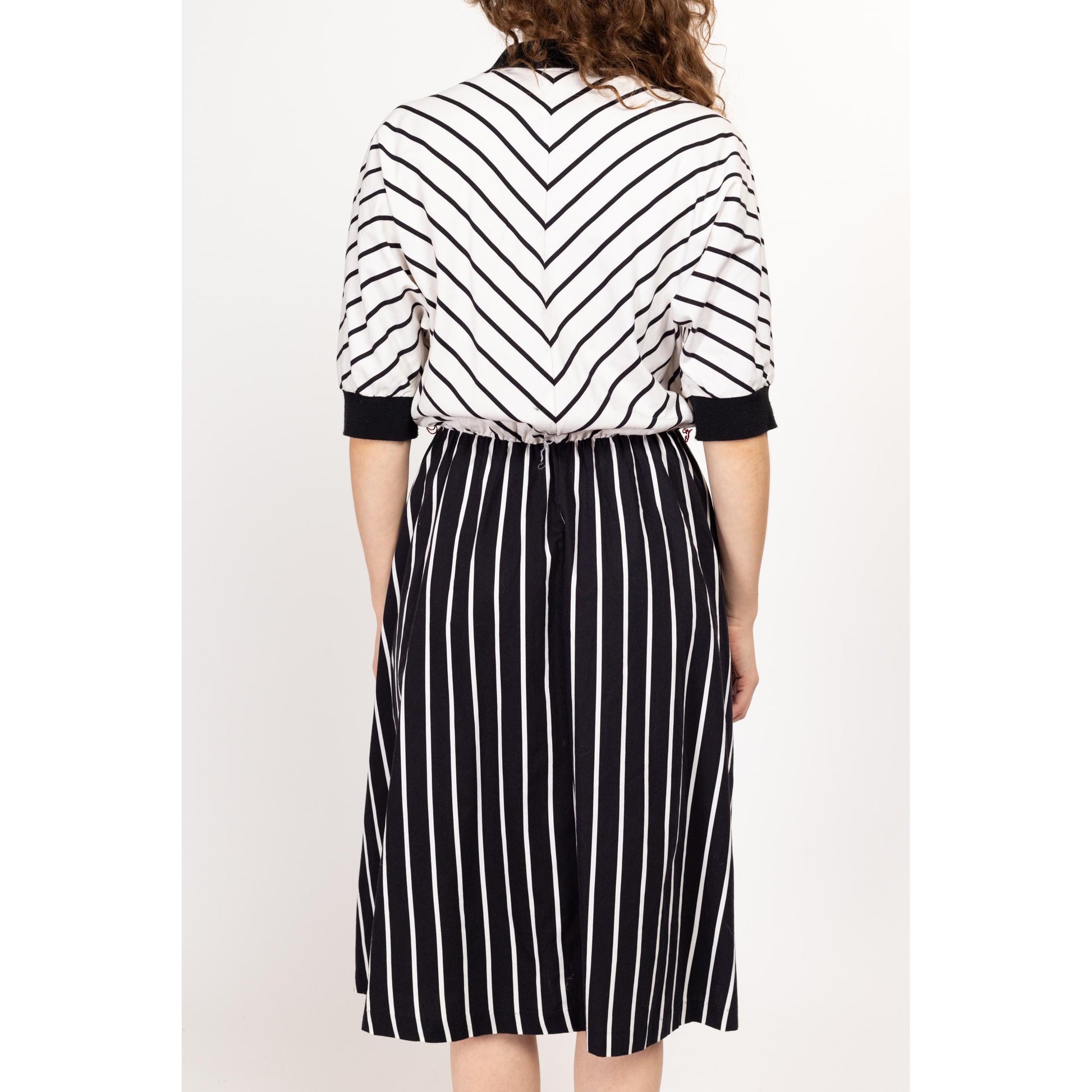 Lrg-XL 80s Black & White Chevron Striped Dolman Sleeve Shirtdress | Vintage Half Sleeve Fit Flare Midi Dress