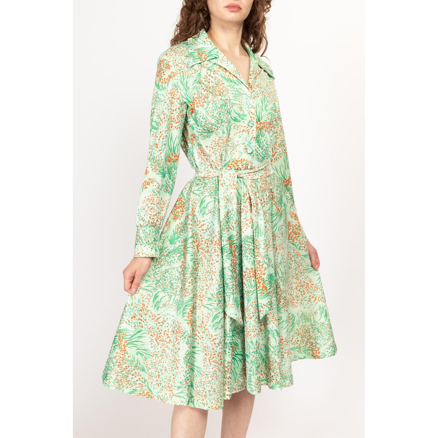 Medium 70s Green Windy Floral Long Sleeve Shirtdress | Vintage Collared Belted Fit & Flare Secretary Dress