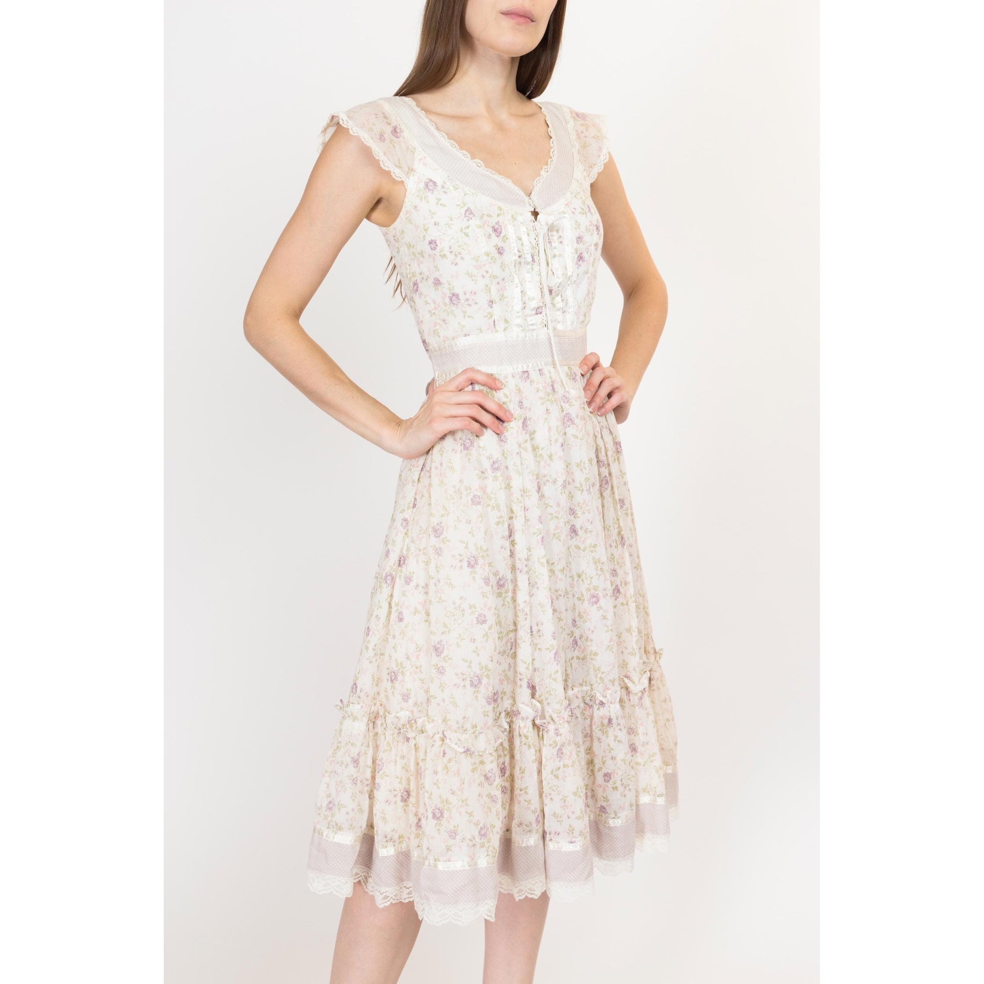 XS 70s Gunne Sax White Calico Floral Prairie Sundress | Vintage Boho Lace Trim Hippie Midi Dress