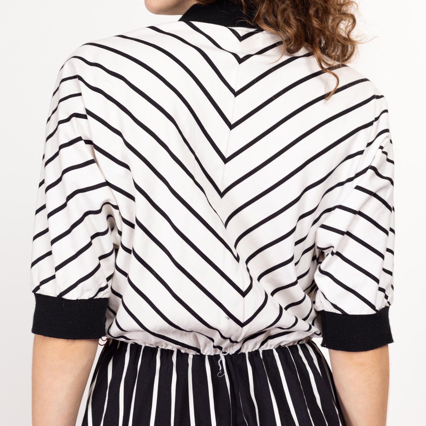 Lrg-XL 80s Black & White Chevron Striped Dolman Sleeve Shirtdress | Vintage Half Sleeve Fit Flare Midi Dress