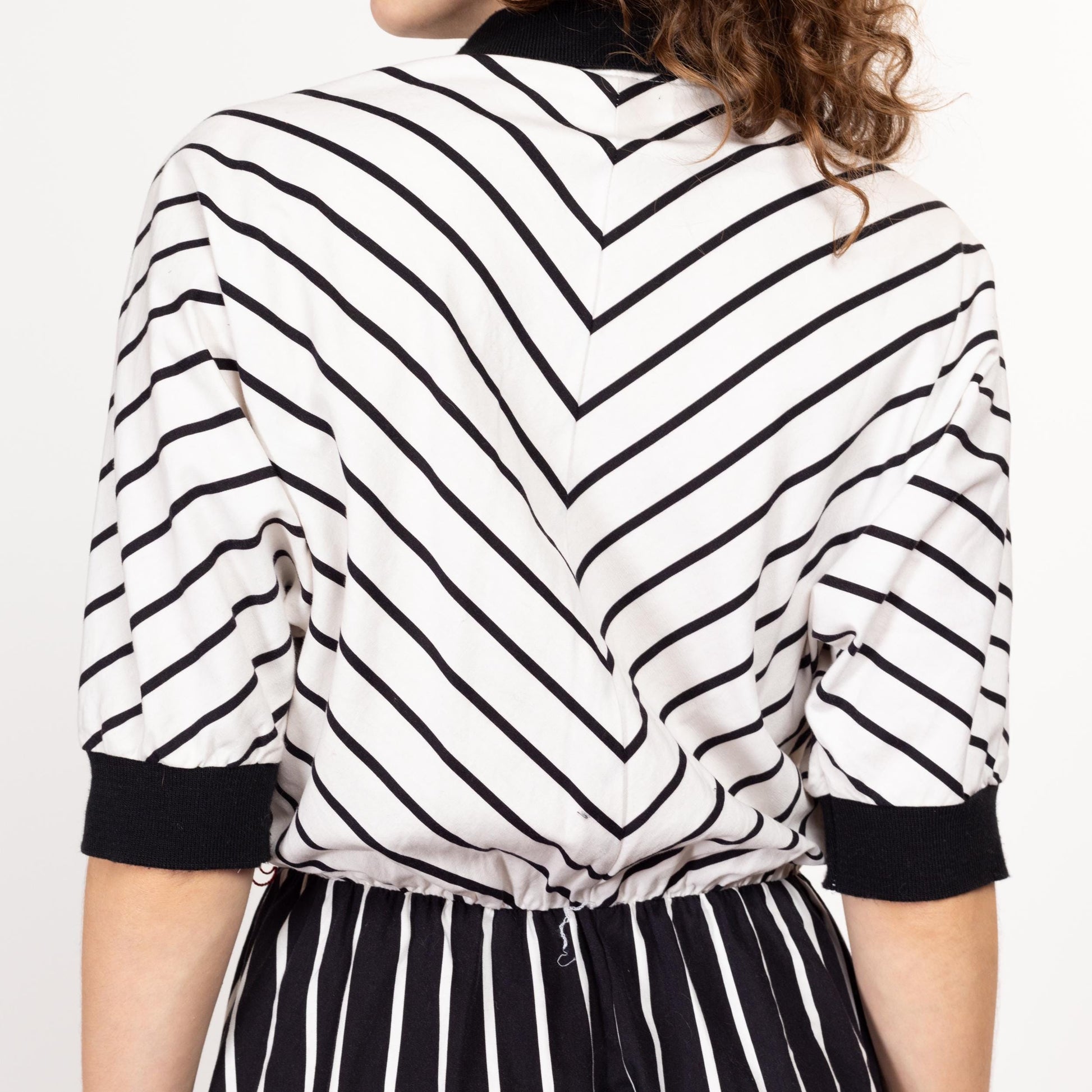 Lrg-XL 80s Black & White Chevron Striped Dolman Sleeve Shirtdress | Vintage Half Sleeve Fit Flare Midi Dress