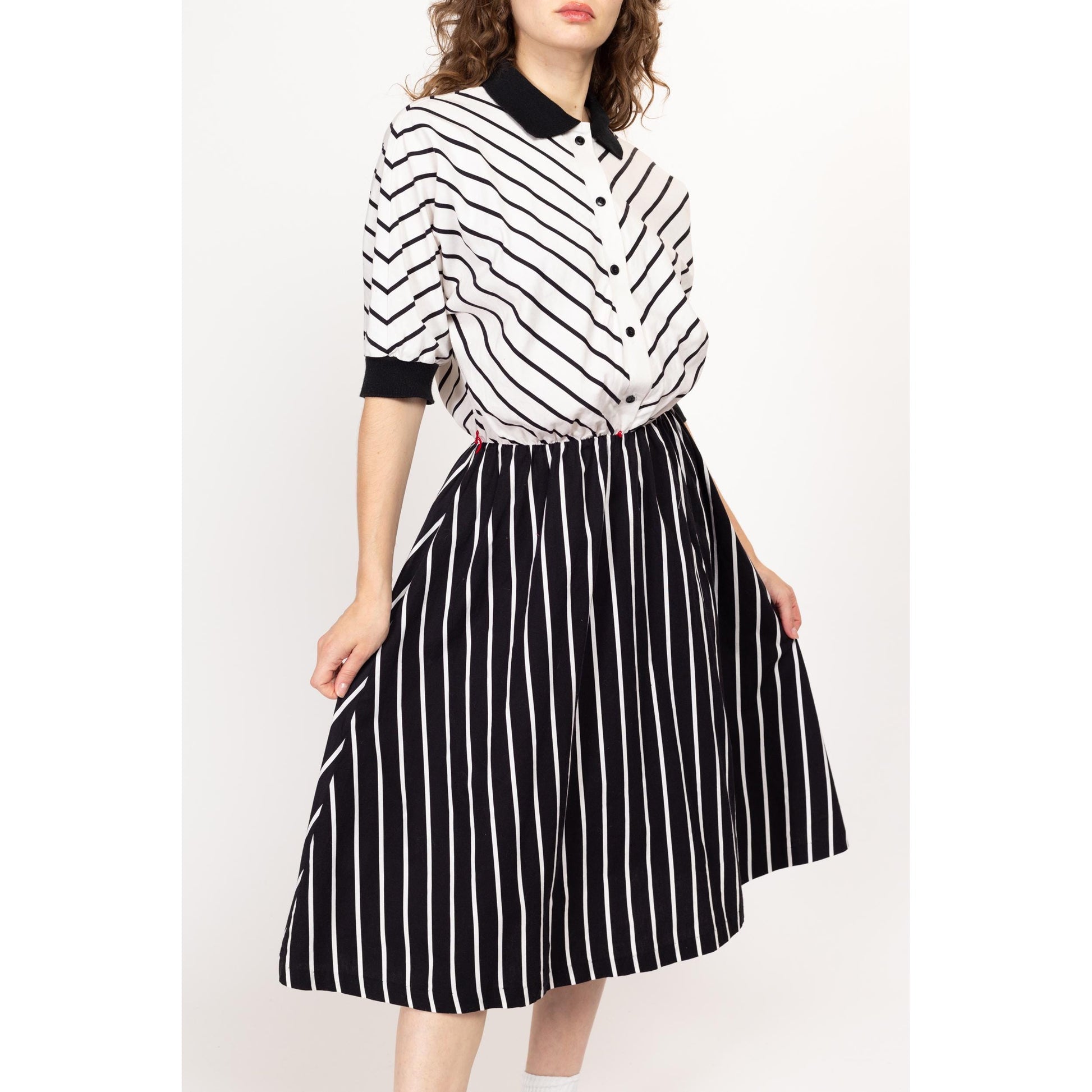 Lrg-XL 80s Black & White Chevron Striped Dolman Sleeve Shirtdress | Vintage Half Sleeve Fit Flare Midi Dress