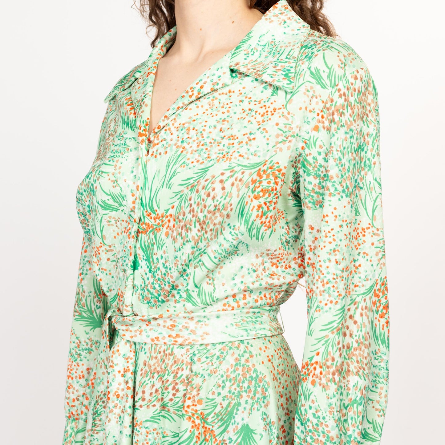 Medium 70s Green Windy Floral Long Sleeve Shirtdress | Vintage Collared Belted Fit & Flare Secretary Dress