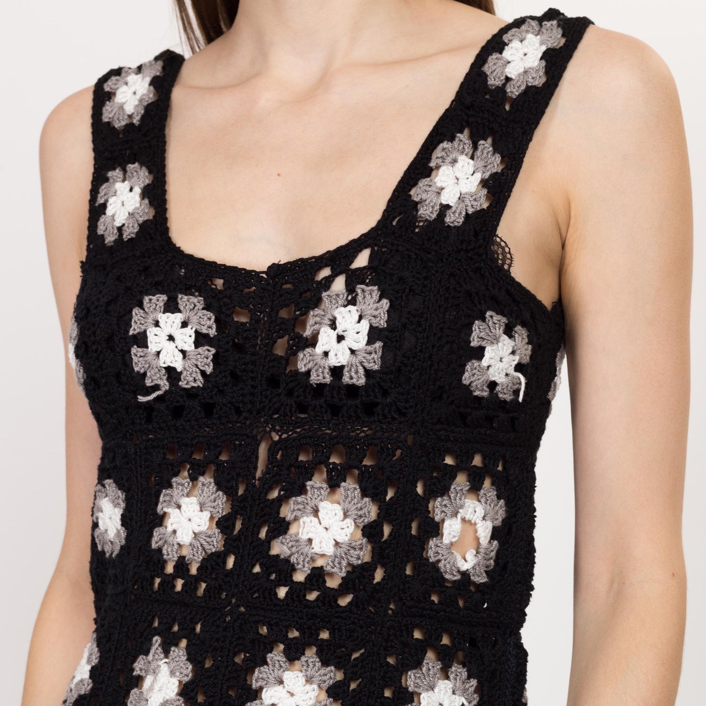 Small 90s Black & White Granny Square Crochet Knit Top | Vintage Boho Sleeveless Scoop Neck Tank