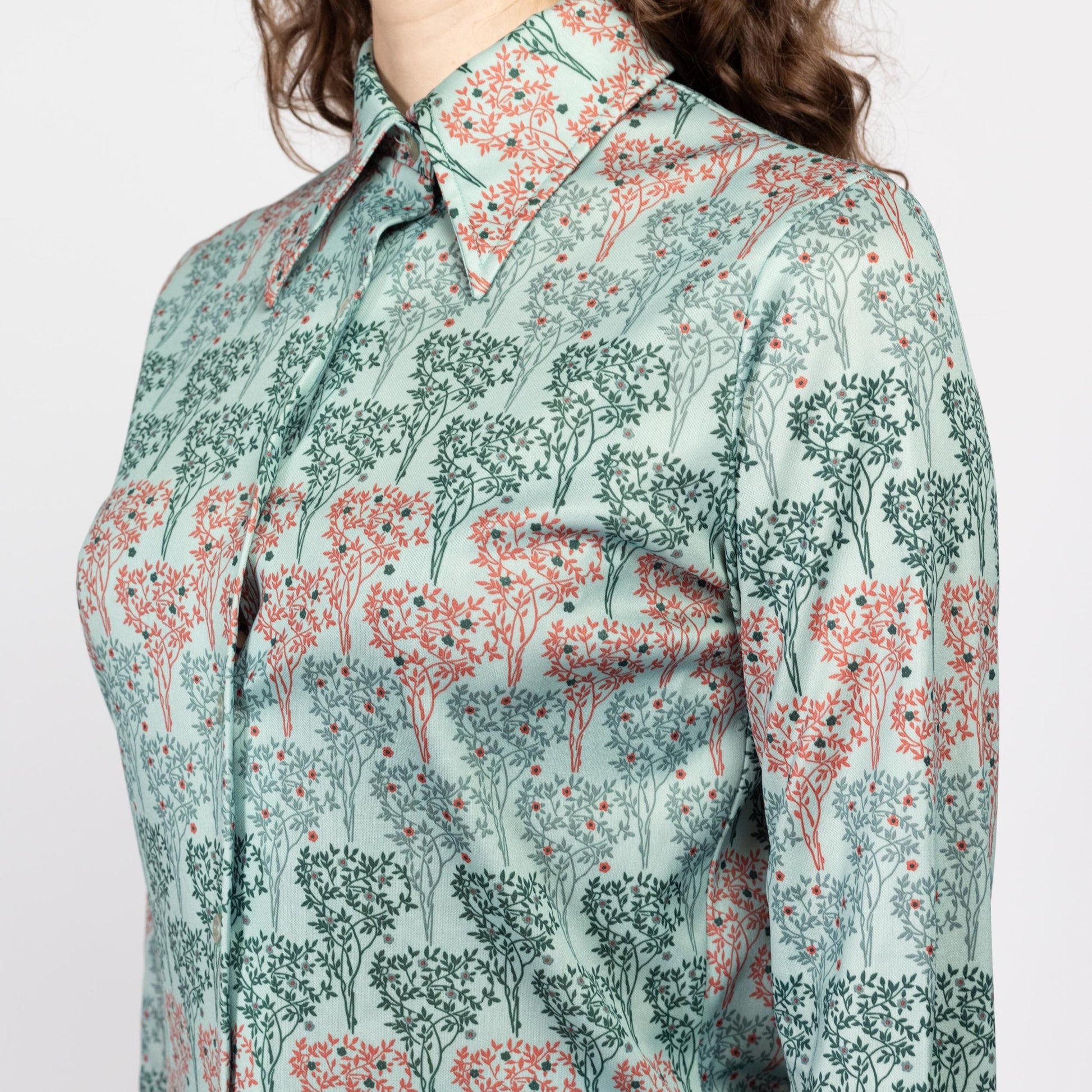 Medium 70s Sage Green Tree Print Button Up Shirt | Vintage Long Sleeve Collared Novelty Disco Shirt