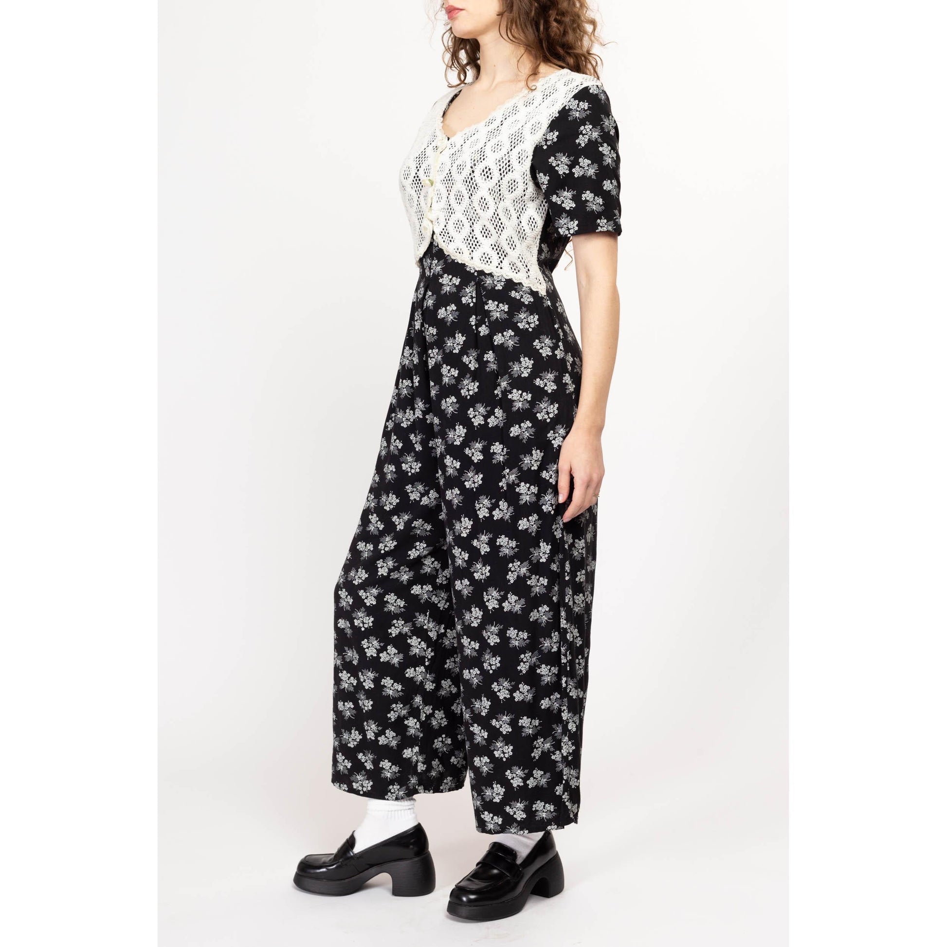 Medium 80s Black & White Floral Jumpsuit | Vintage Grunge Short Sleeve Wide Leg Crochet Vest Pantsuit