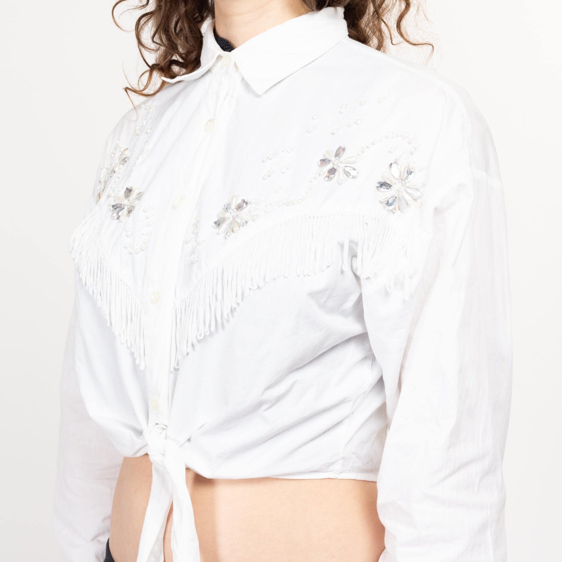 Medium 90s Western White Tie Front Crop Top | Vintage Beaded Fringe Long Sleeve Collared Shirt