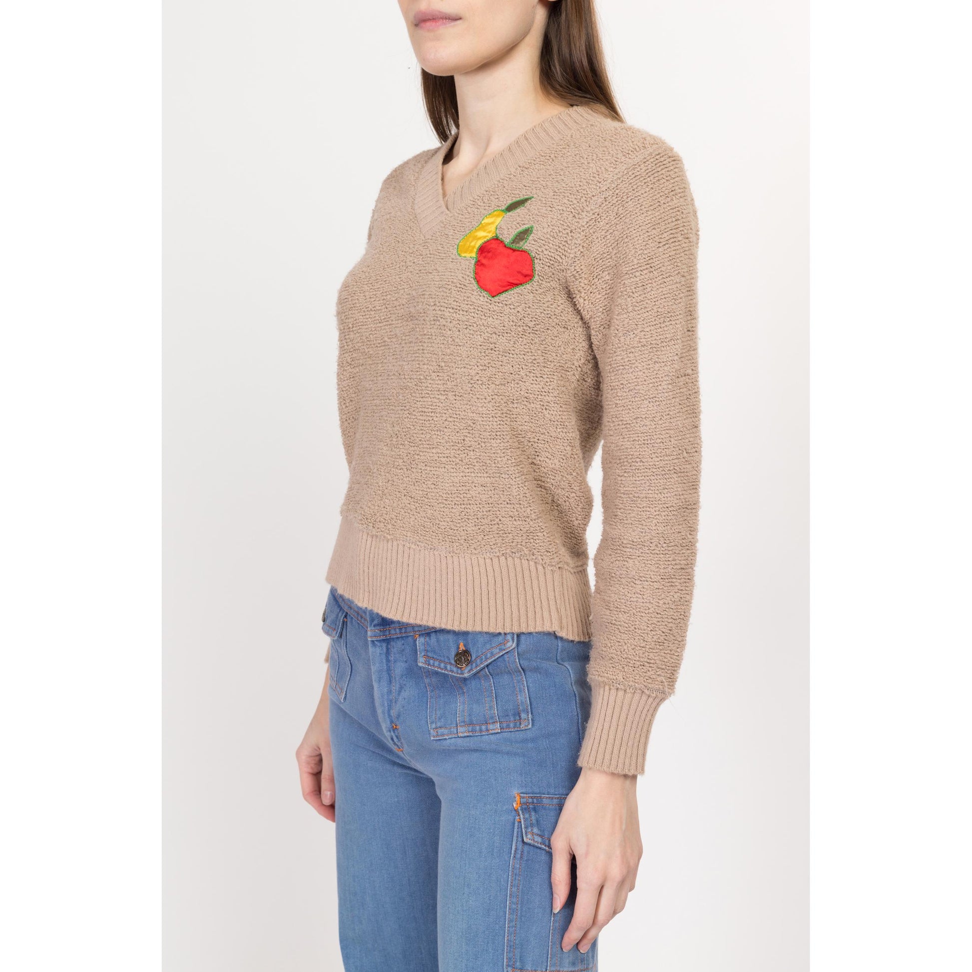 Small 70s Apple & Pear Applique Boucle Knit Sweater | Vintage Taupe Boho V Neck Cropped Pullover