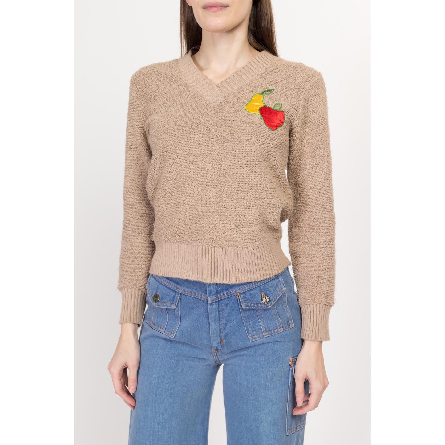 Small 70s Apple & Pear Applique Boucle Knit Sweater | Vintage Taupe Boho V Neck Cropped Pullover