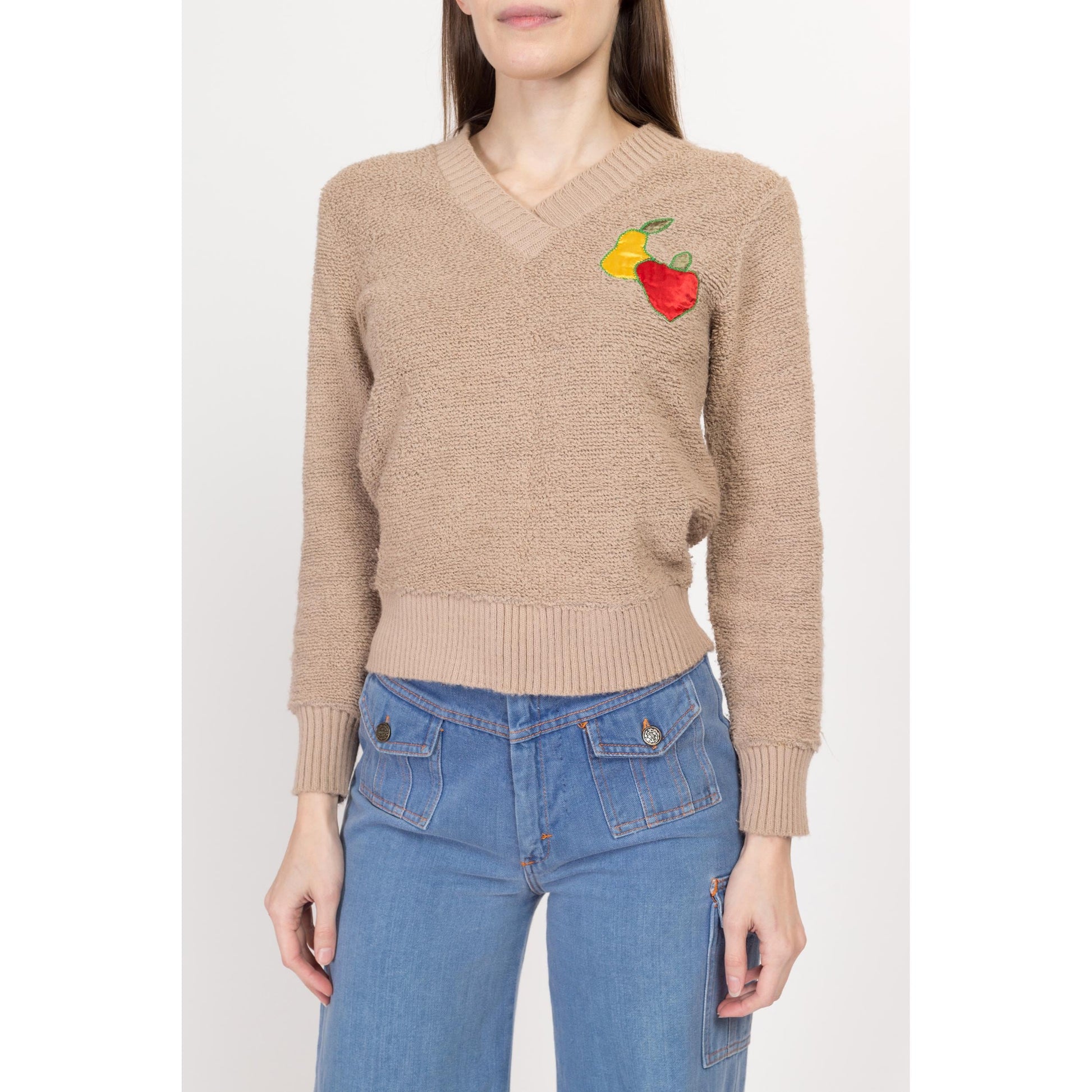 Small 70s Apple & Pear Applique Boucle Knit Sweater | Vintage Taupe Boho V Neck Cropped Pullover