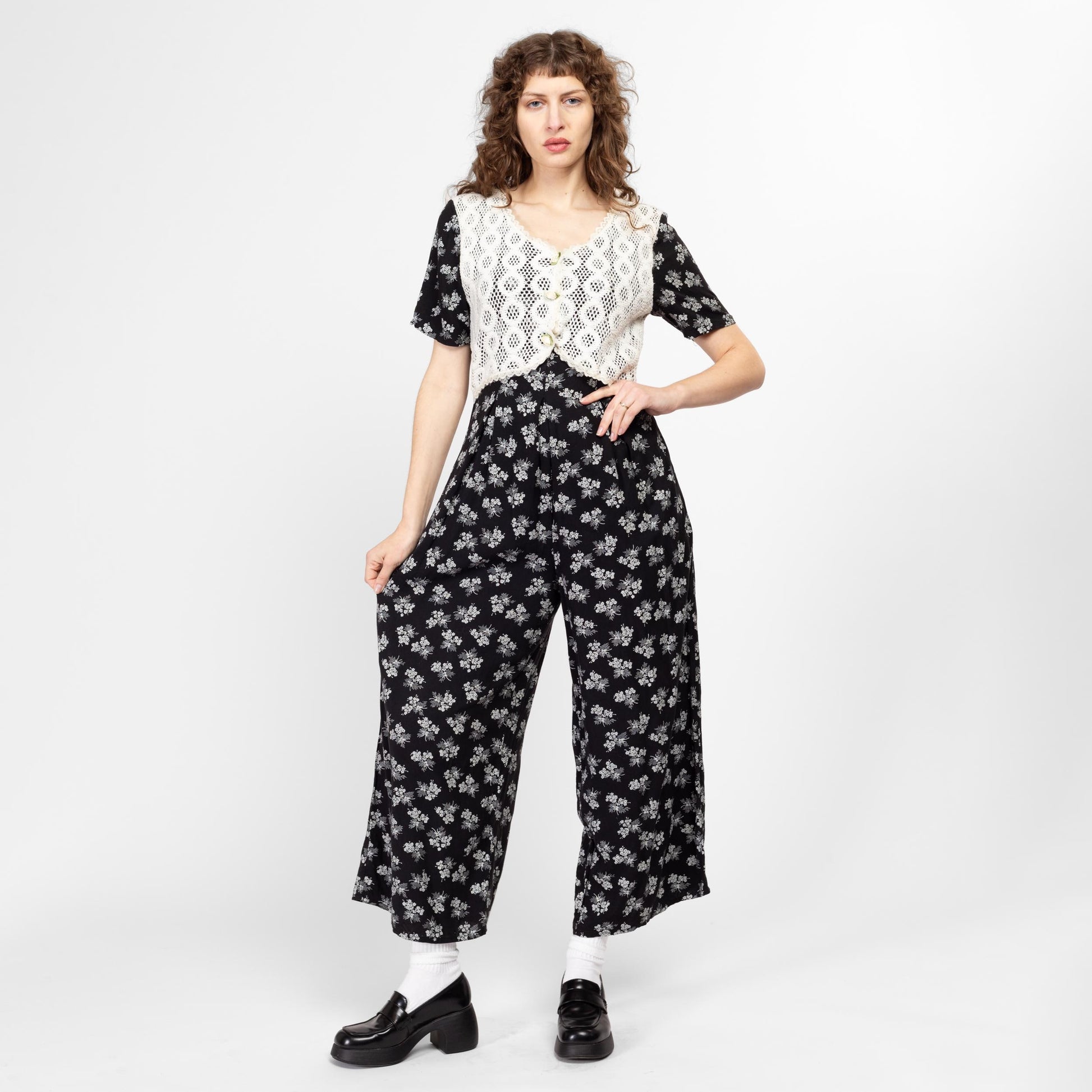 Medium 80s Black & White Floral Jumpsuit | Vintage Grunge Short Sleeve Wide Leg Crochet Vest Pantsuit