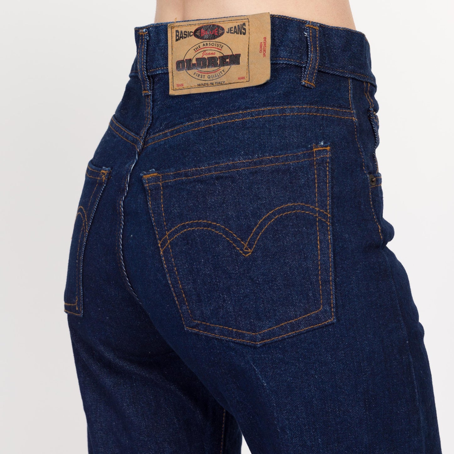 Sm-Med 90s Dark Wash Barrel Leg Unisex Jeans 29" | Vintage High Waisted Straight Leg Jeans