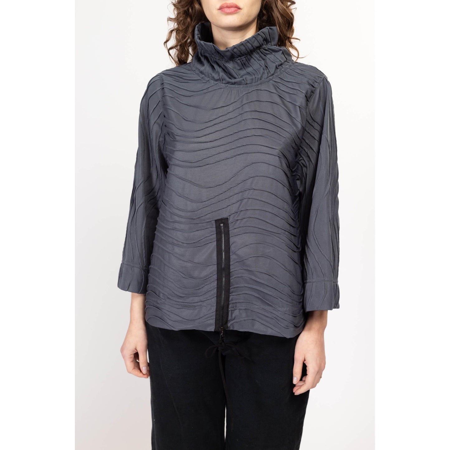 Medium Y2K Grey Wavy Striped Wire Cowl Neck Shirt | Vintage Baggy Lightweight Pullover Top