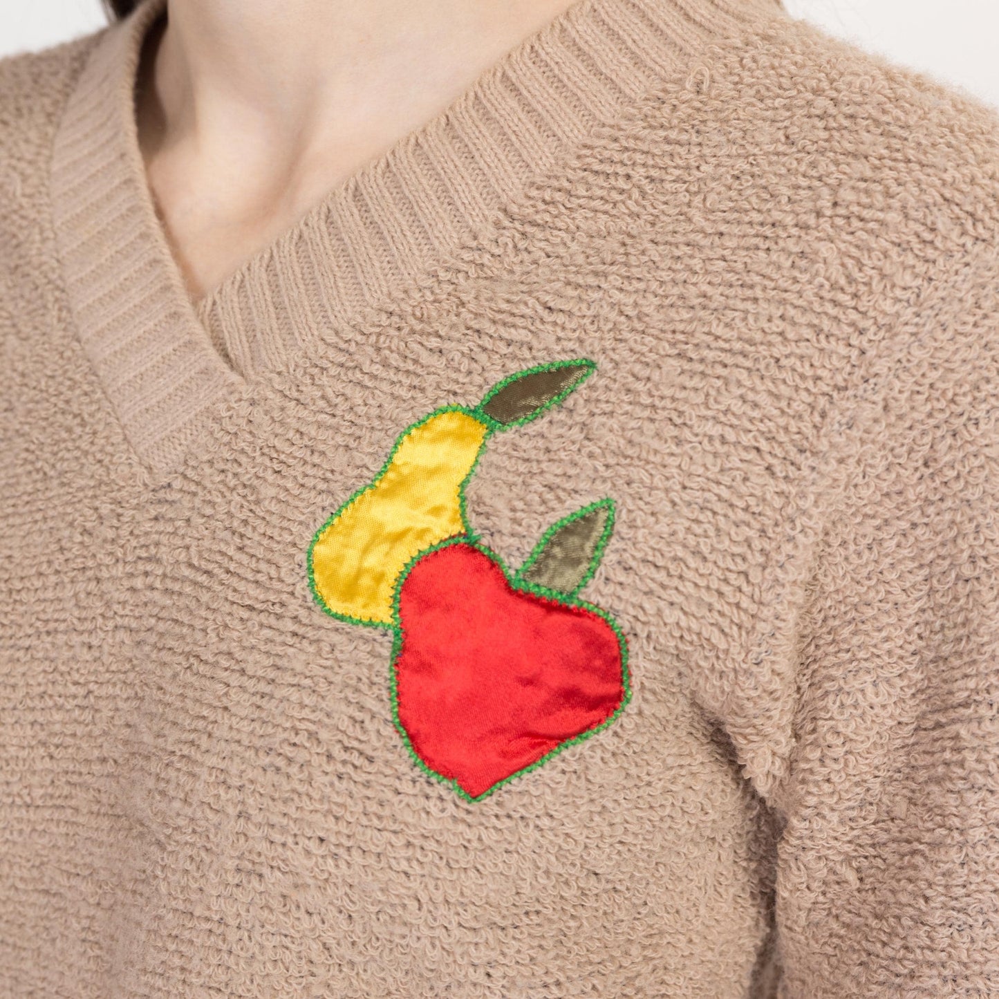 Small 70s Apple & Pear Applique Boucle Knit Sweater | Vintage Taupe Boho V Neck Cropped Pullover