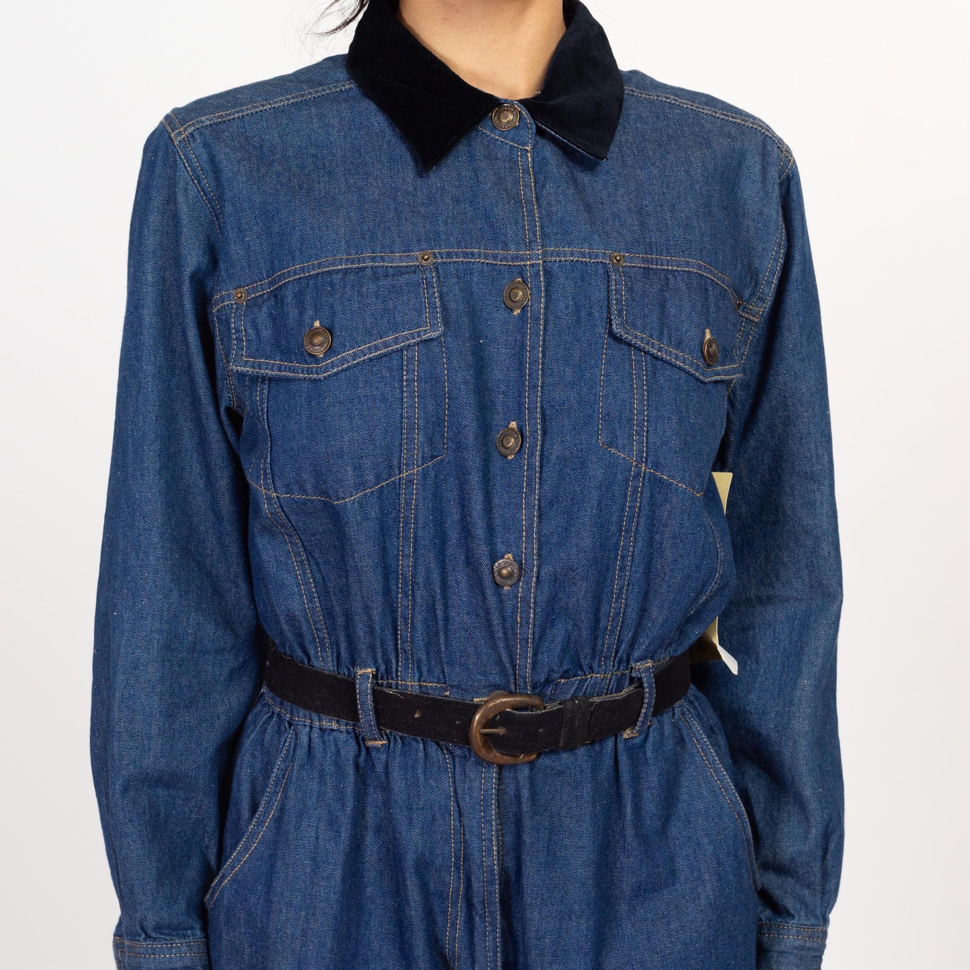 Medium 80s Dark Wash Denim Belted Jumpsuit | Vintage Velvet Collar Long Sleeve Tapered Leg Pantsuit