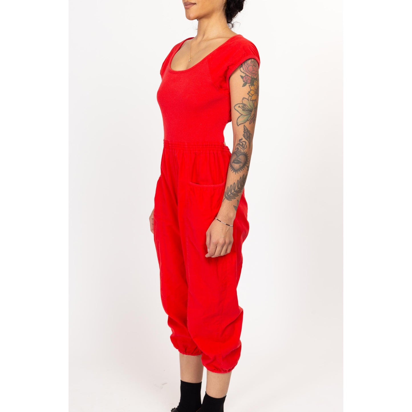 Small 80s Red Cotton Keyhole Back Capri Jumpsuit | Vintage Short Sleeve Scoop Neck Pantsuit