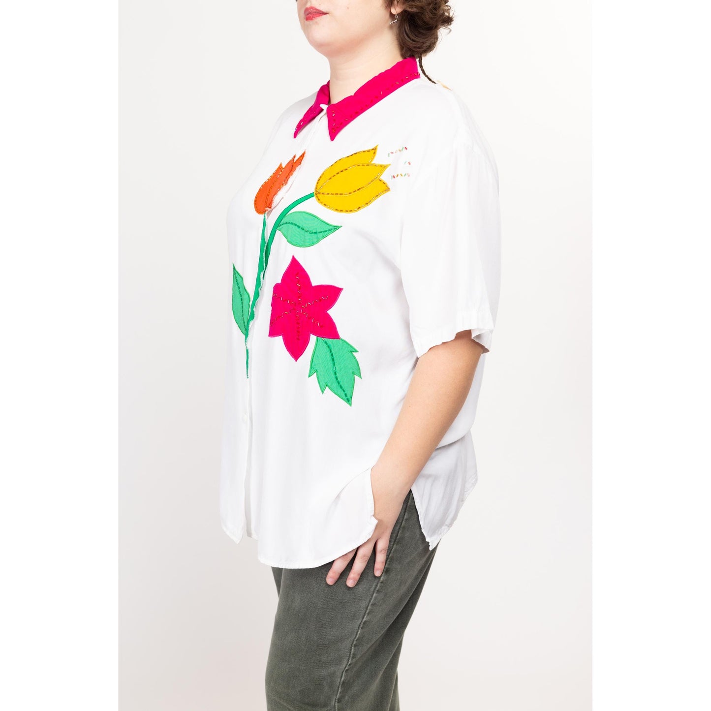 2X 90s Tulip Floral Applique Novelty Blouse | Vintage White Color Block Beaded Collared Short Sleeve Button Up Shirt