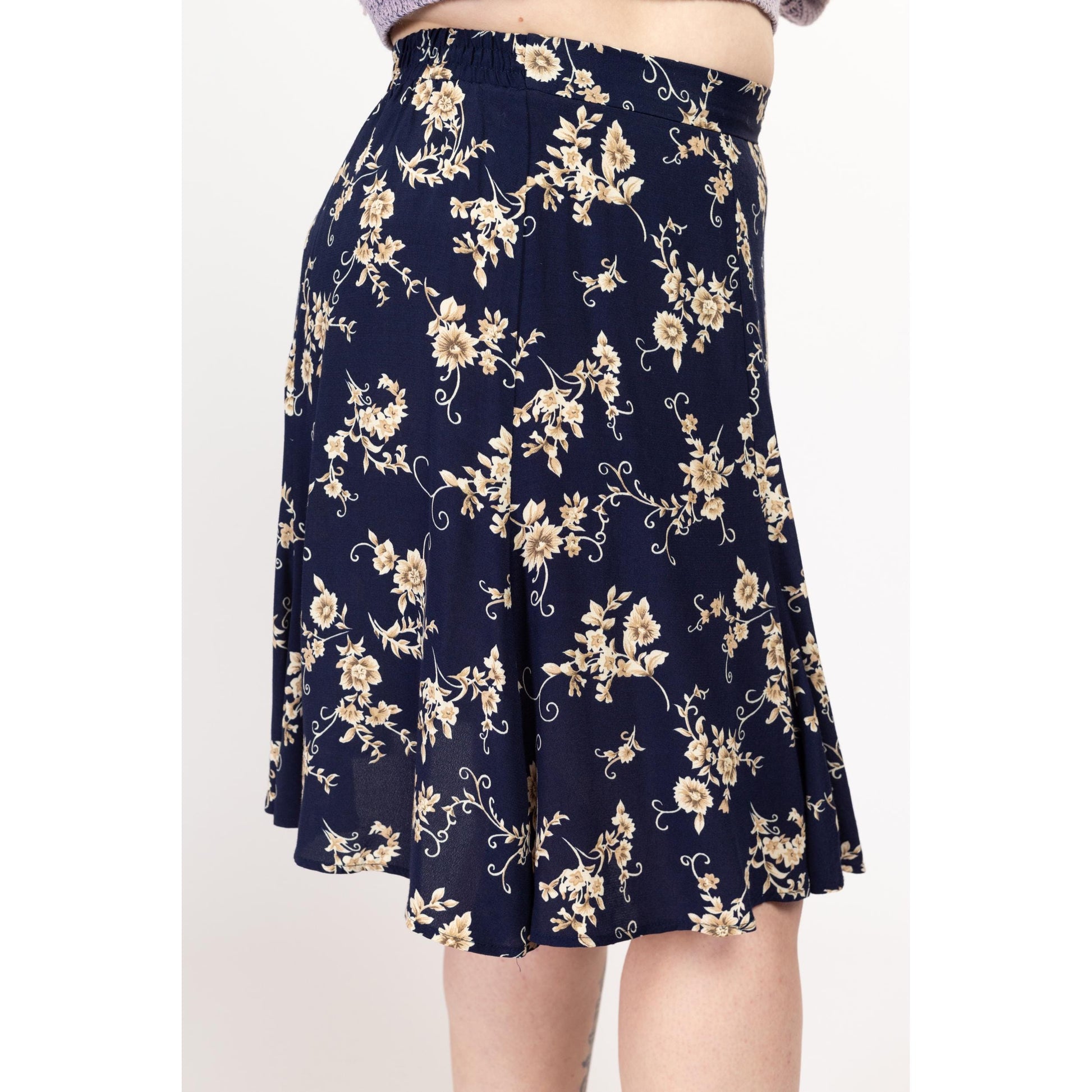 Large 90s Navy Floral Knee Length Skirt 31"-35" | Vintage High Waisted Flowy Mini Midi Skater Skirt