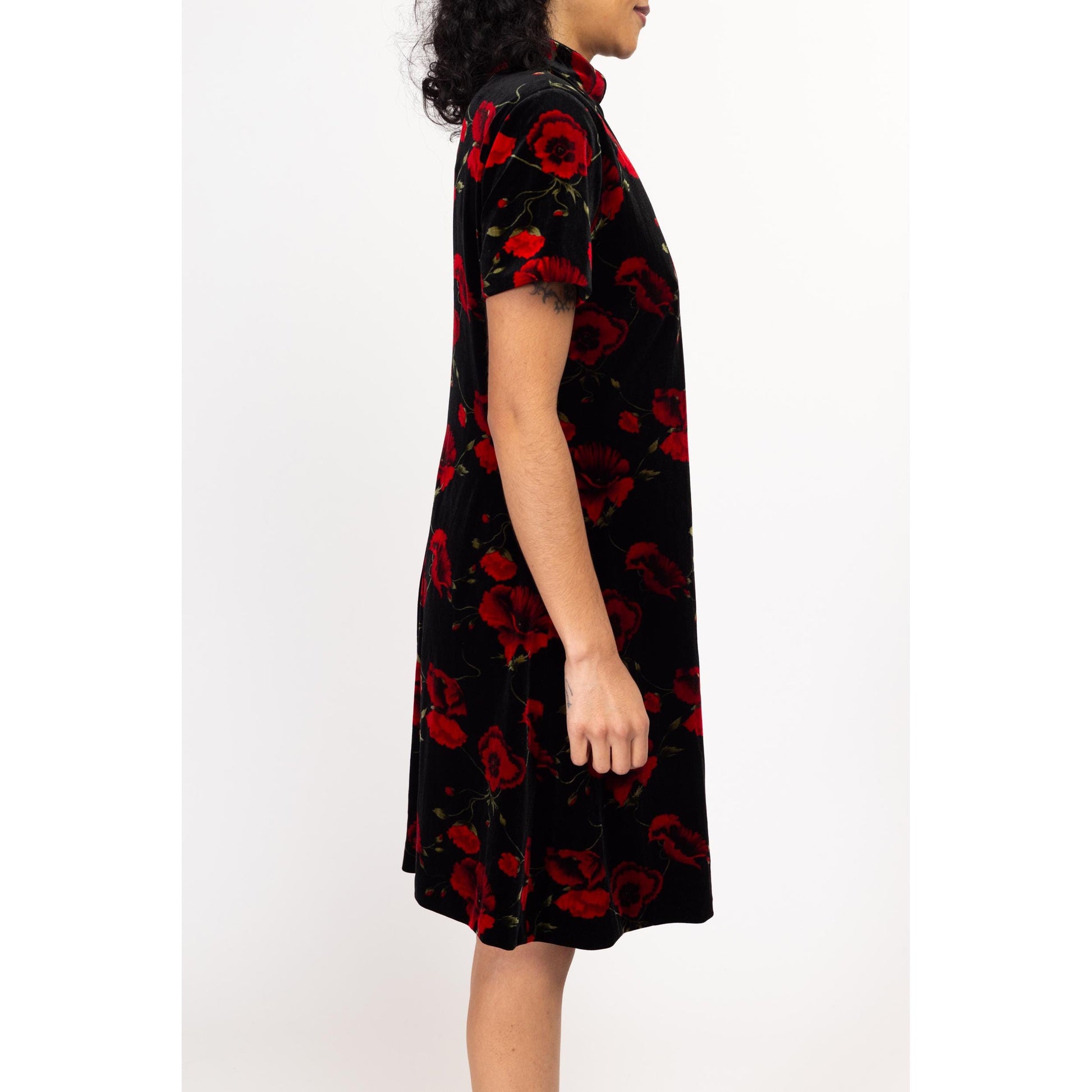 Medium 90s Black & Red Poppy Floral Velvet Cheongsam Midi Dress | Vintage Short Sleeve Chinese Formal Qipao