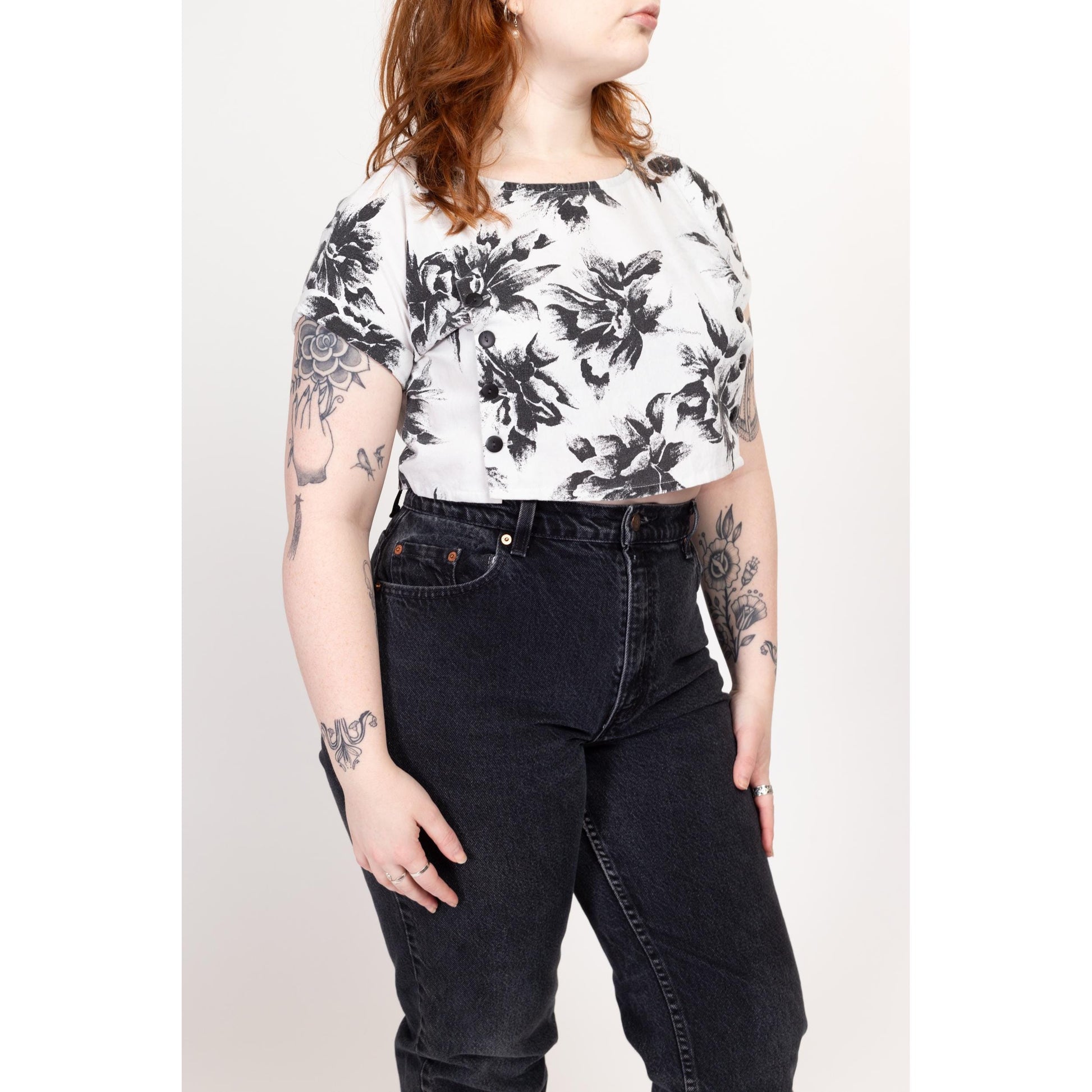 Medium 90s Black & White Floral Boxy Crop Top | Vintage Button Up Two Tone Short Sleeve Cropped Blouse