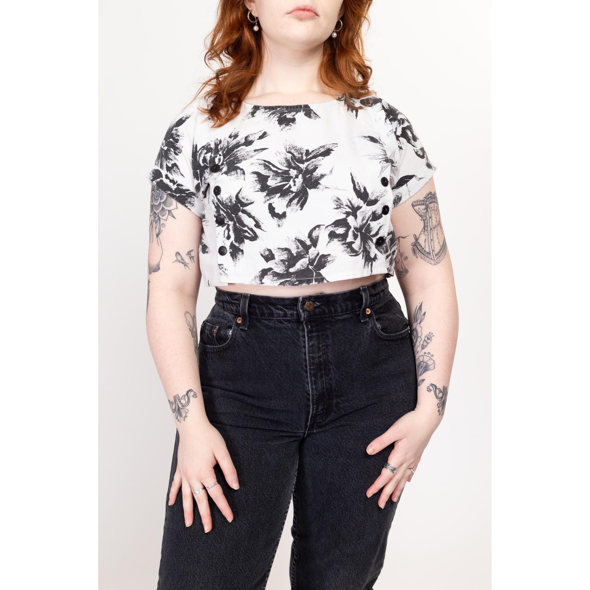 Medium 90s Black & White Floral Boxy Crop Top | Vintage Button Up Two Tone Short Sleeve Cropped Blouse