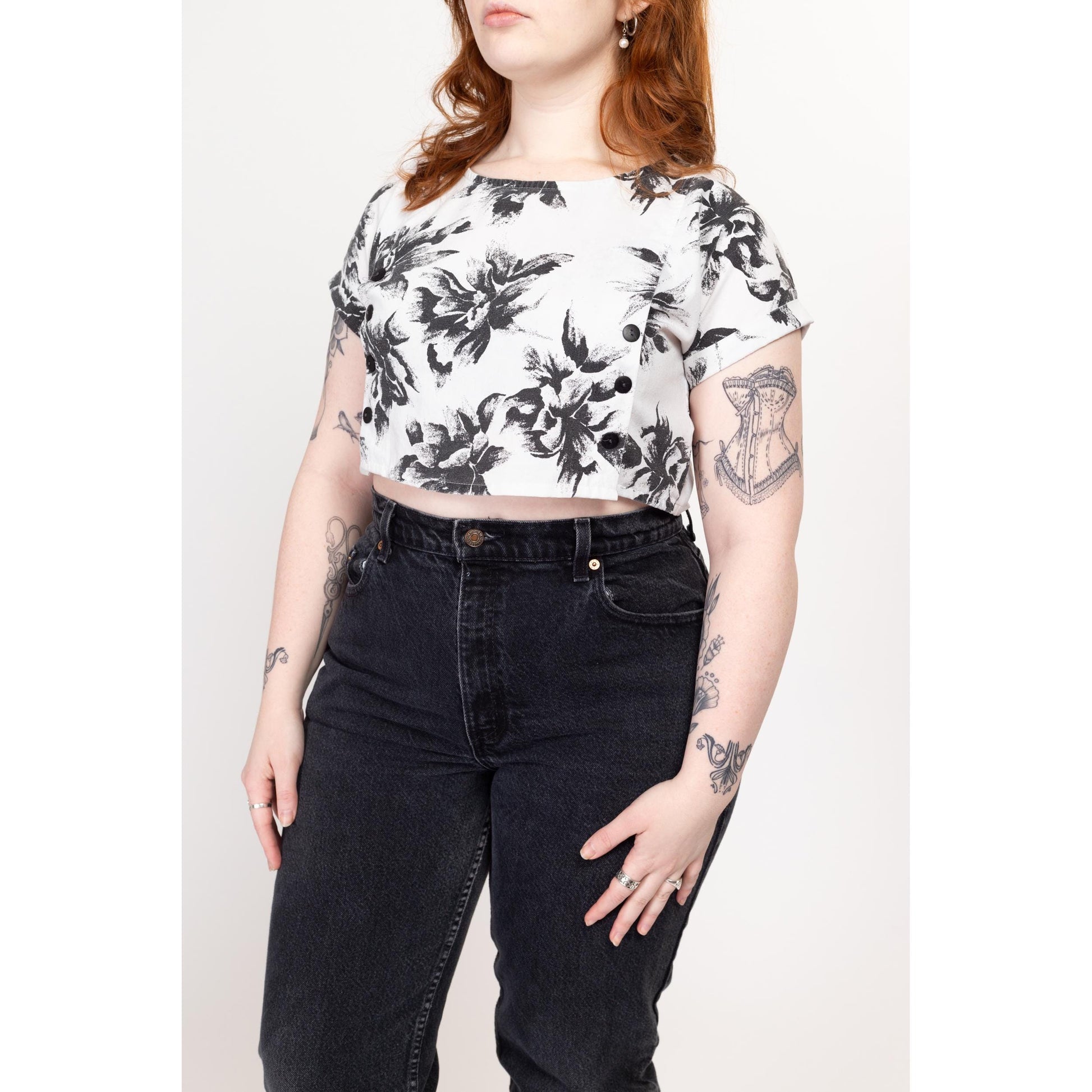 Medium 90s Black & White Floral Boxy Crop Top | Vintage Button Up Two Tone Short Sleeve Cropped Blouse