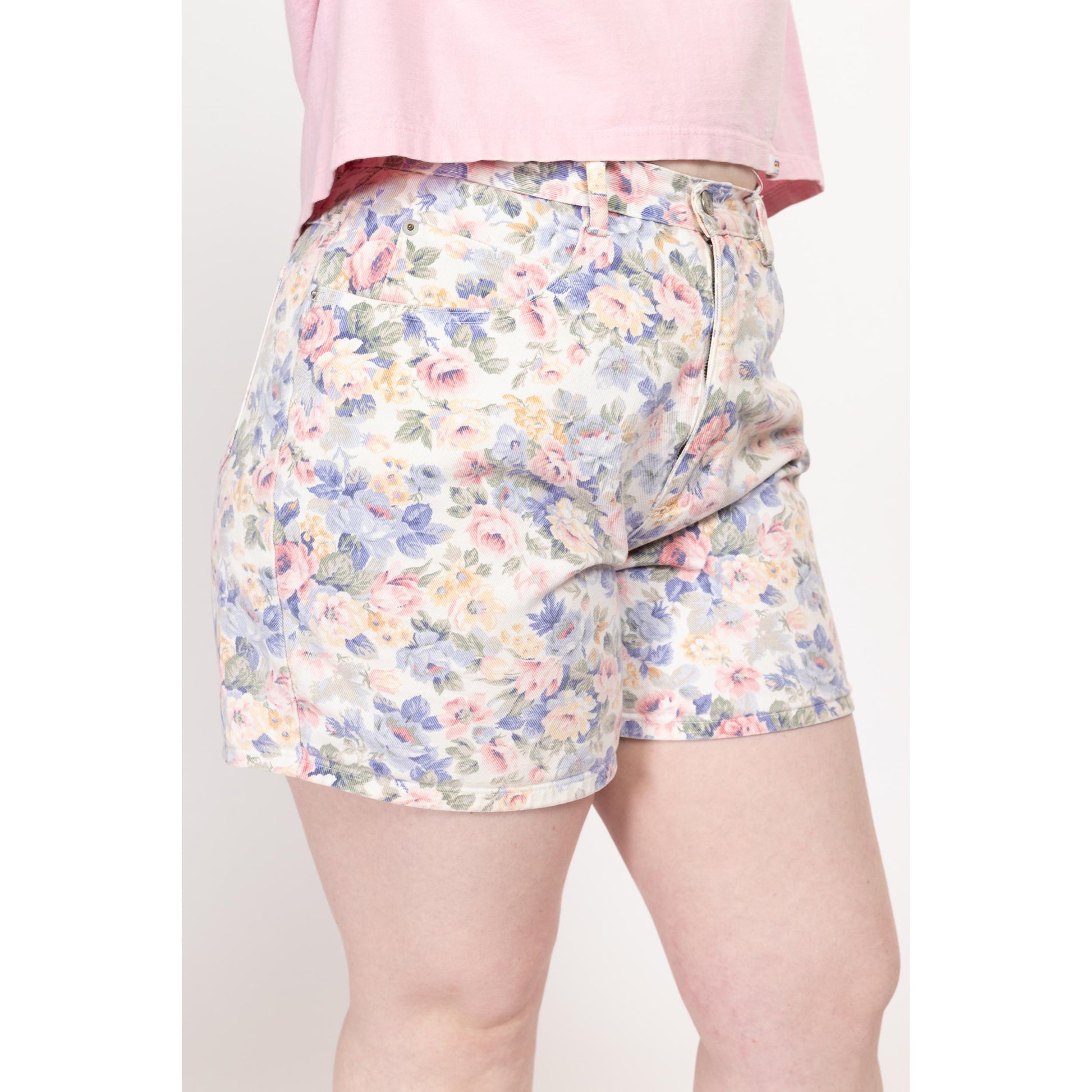 Large 90s Rose Floral High Waisted Denim Shorts 31" | Vintage White Flower Print Curvy Jean Shorts