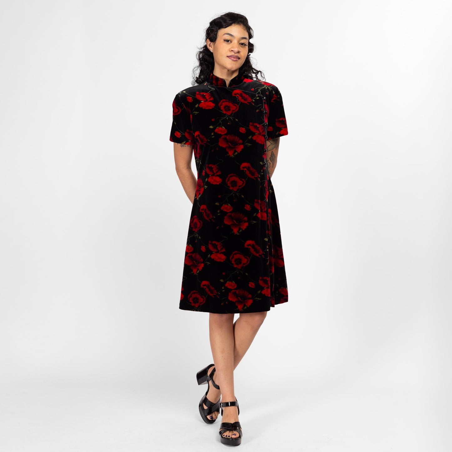 Medium 90s Black & Red Poppy Floral Velvet Cheongsam Midi Dress | Vintage Short Sleeve Chinese Formal Qipao