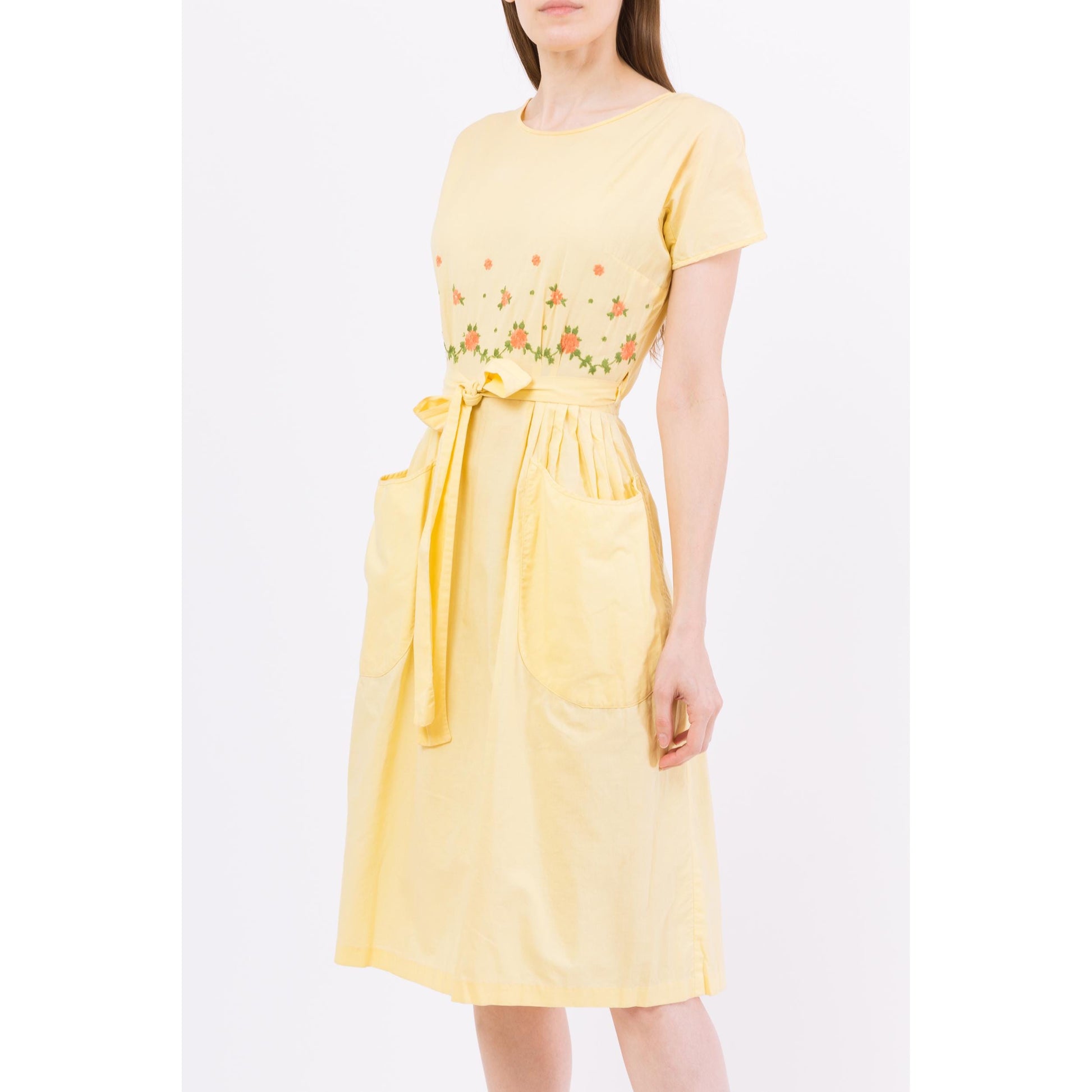 XS-Sm 1950s Swirl Yellow Floral Embroidered Wrap Dress | Retro Vintage 50s Short Sleeve Midi Fit & Flare Day Dress