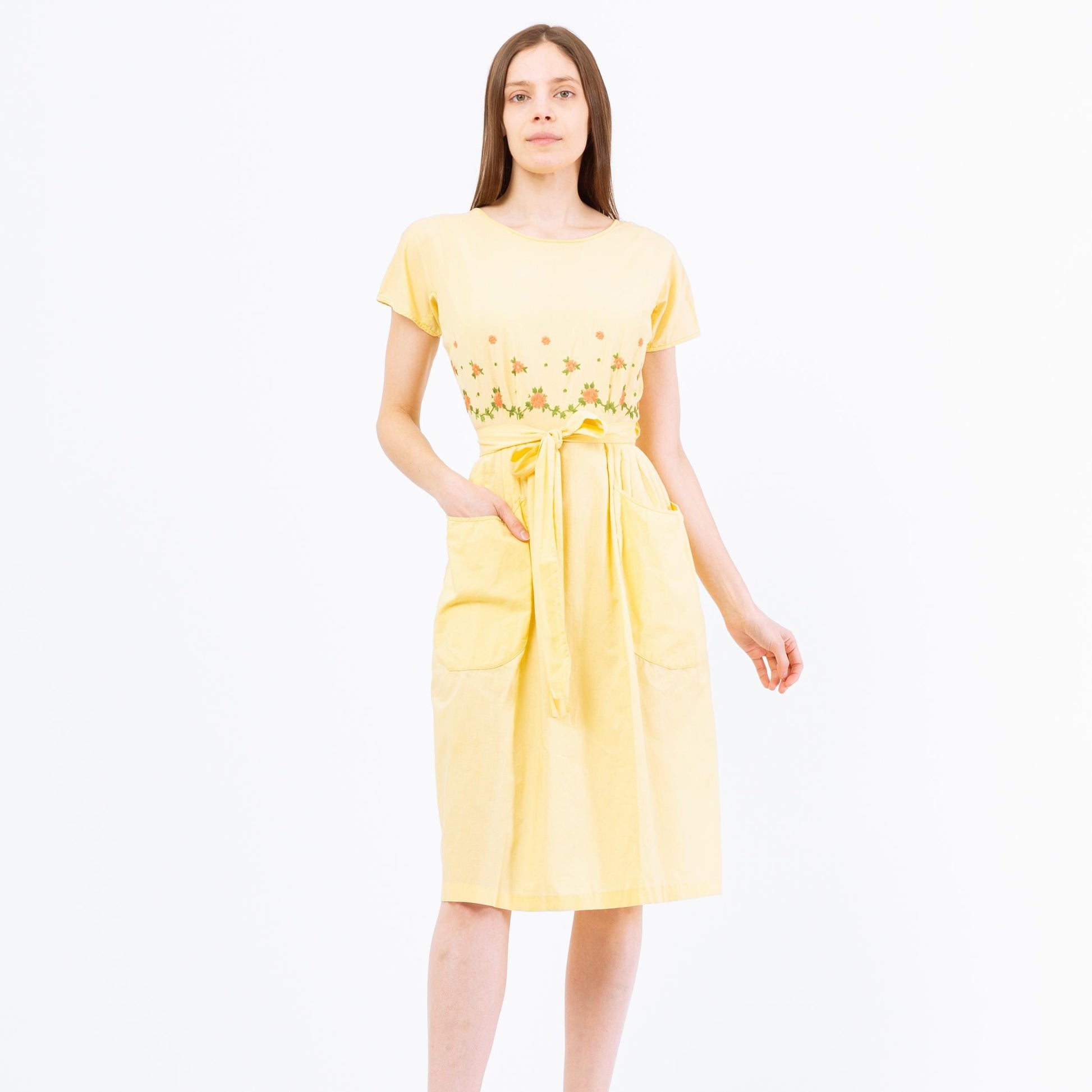 XS-Sm 1950s Swirl Yellow Floral Embroidered Wrap Dress | Retro Vintage 50s Short Sleeve Midi Fit & Flare Day Dress