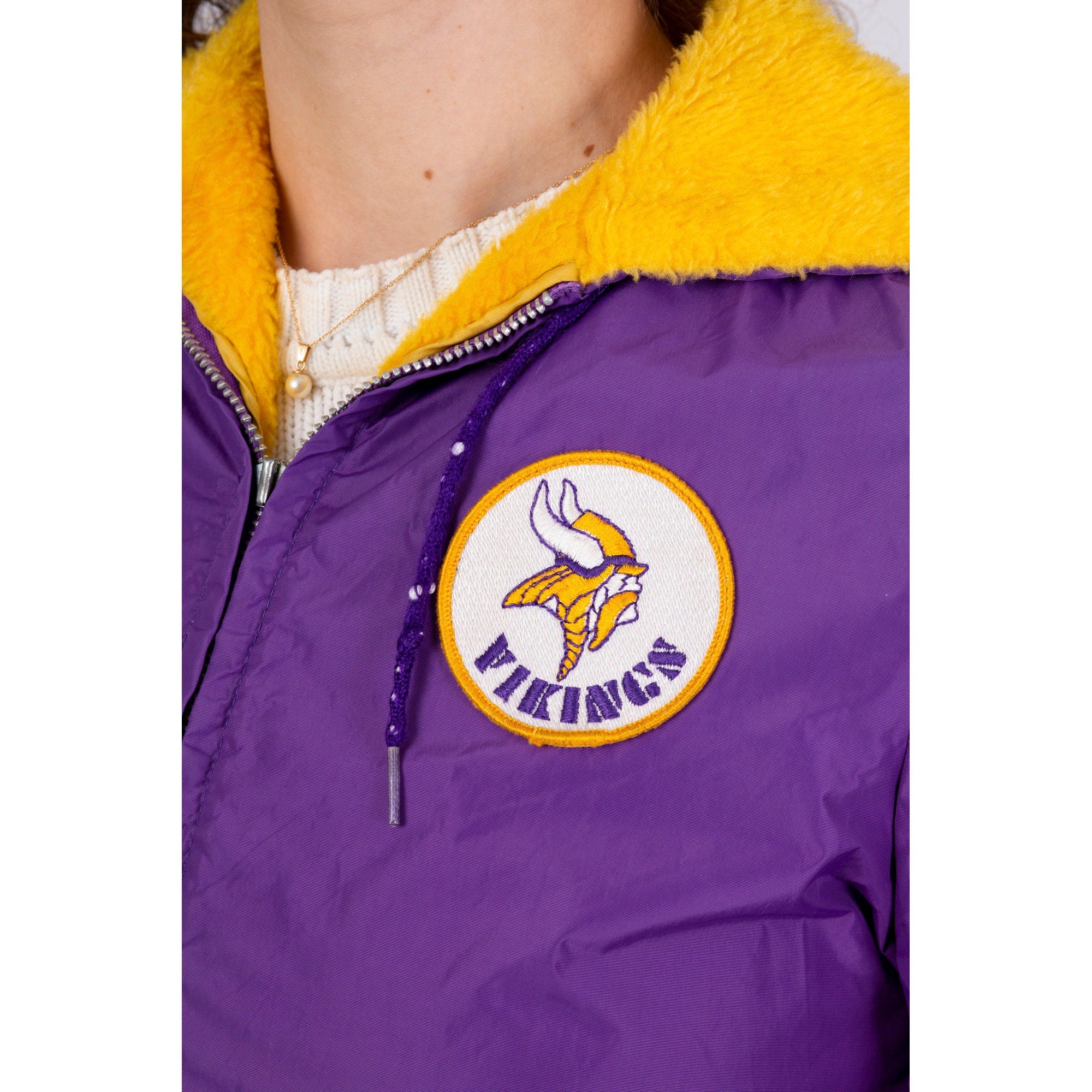 Vintage Minnesota Vikings Jacket Size XL Reversible store Hooded Purple Fleece Parka