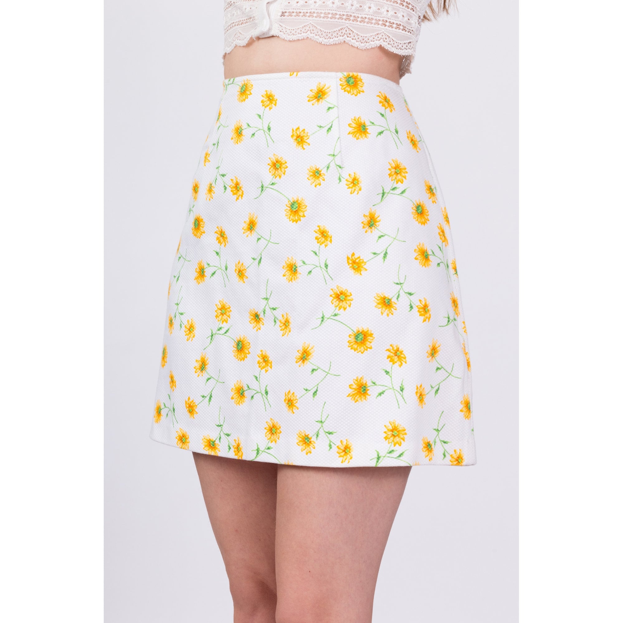 Floral mini outlet skirt 90s