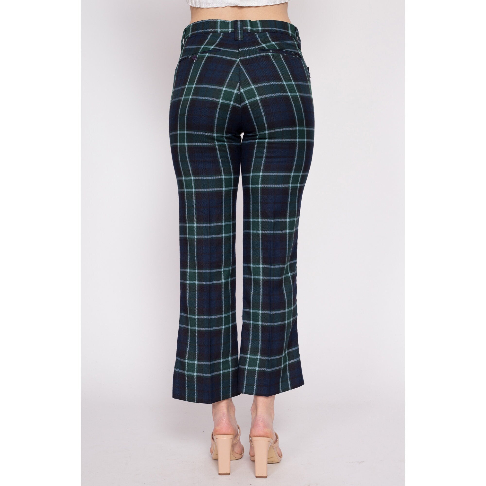 How to Wear Green Plaid Pants: Top 13 Stylish Outfit Ideas for Ladies -  FMag.com