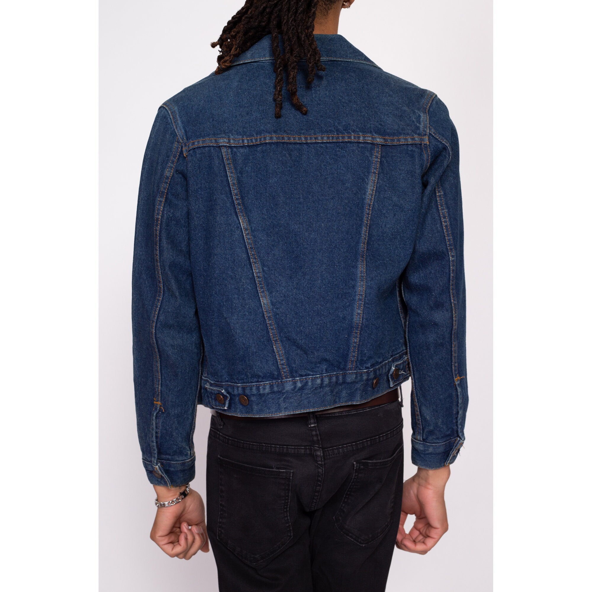 Leonardo DiCaprio in a TOM FORD denim jacket, t-shirt and denim jeans at  the 'Once Upon a Time in Ho… | Leonardo dicaprio, Lined denim jacket,  Oversized denim shirt
