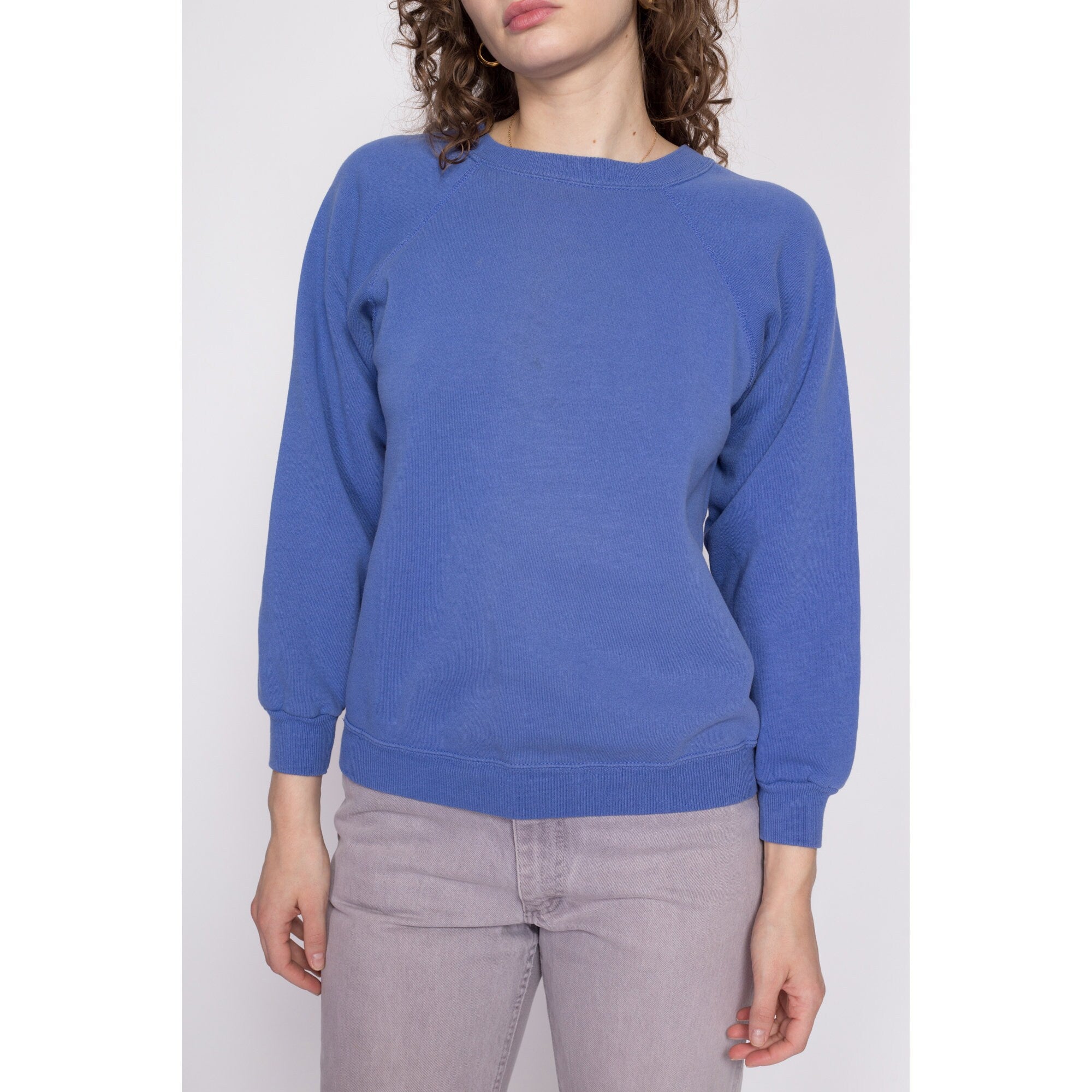 90s Periwinkle Raglan Sleeve Sweatshirt - Medium – Flying Apple