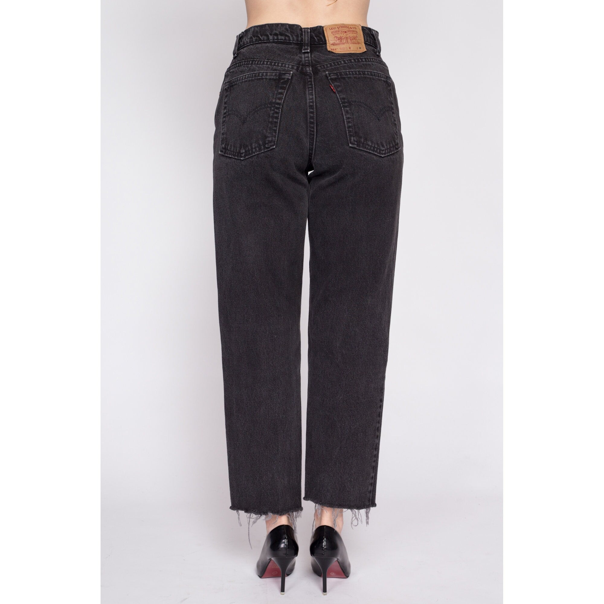 Black vintage 2025 levis mom jeans