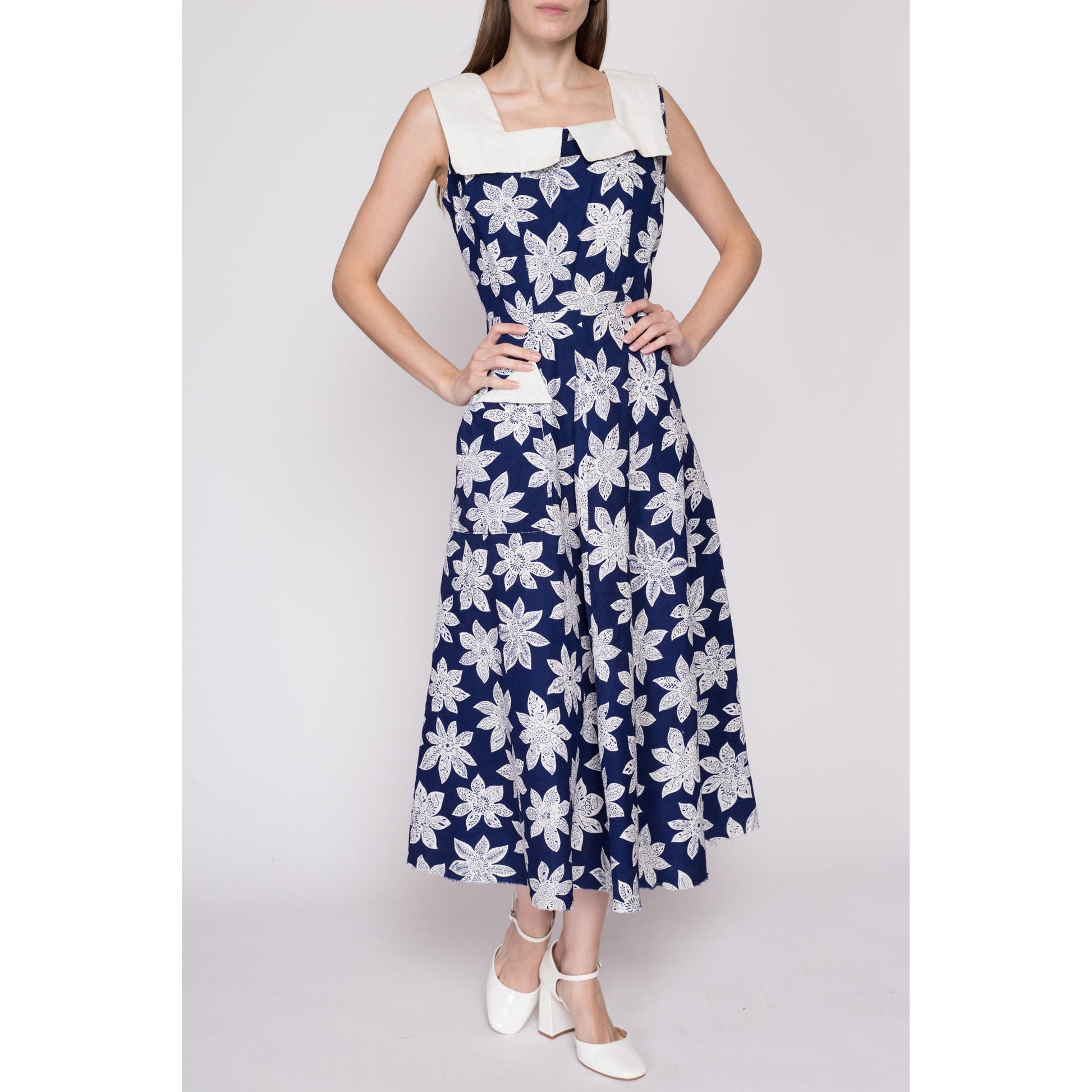 Med-Lrg 1940s Navy Blue Floral Sailor Collared Dress | Vintage 40s Tea Length Retro Sleeveless Pocket Midi Dress