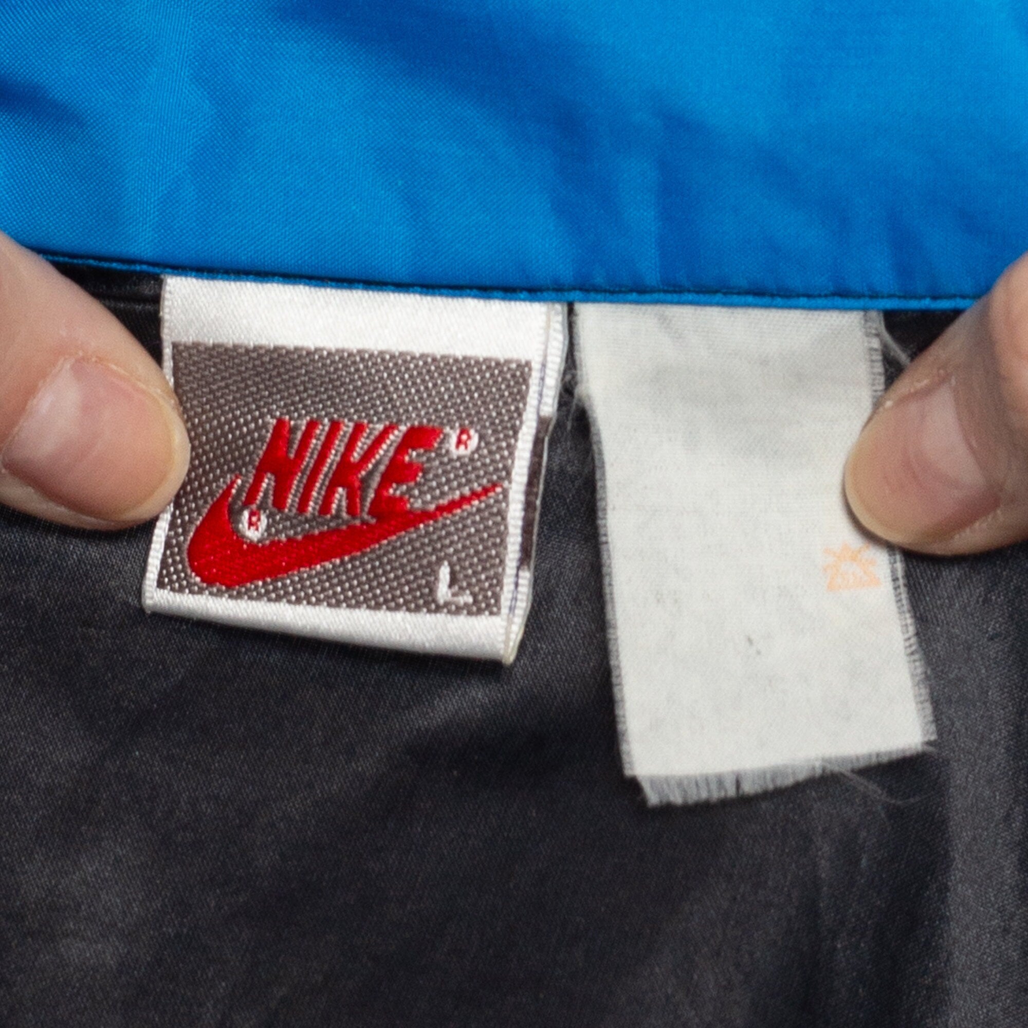 Nike logo online 90s