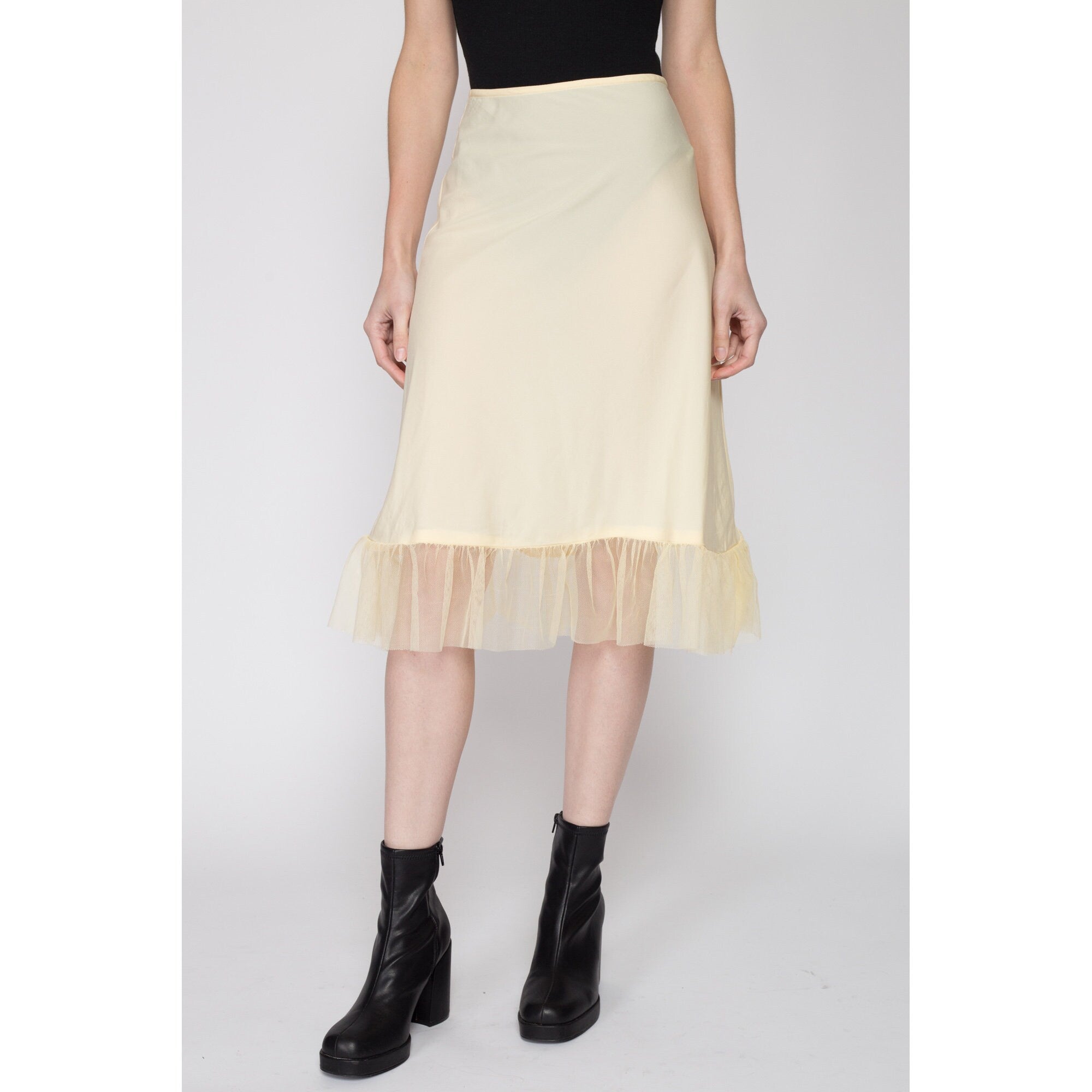 90s ruffle outlet skirt