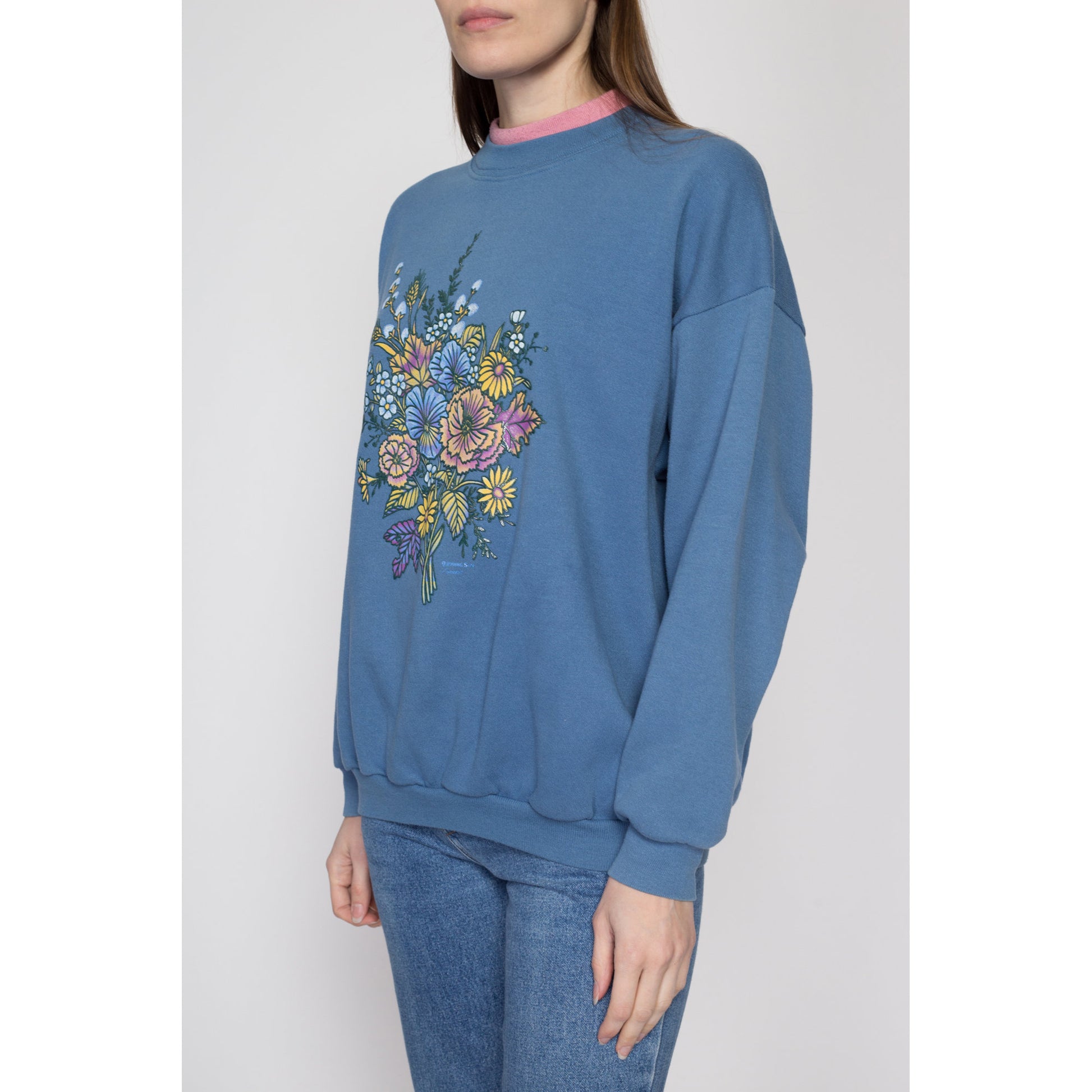 XL 90s Blue Flower Bouquet Collared Sweatshirt | Vintage Flower Graphic Novelty Mockneck Grandma Pullover