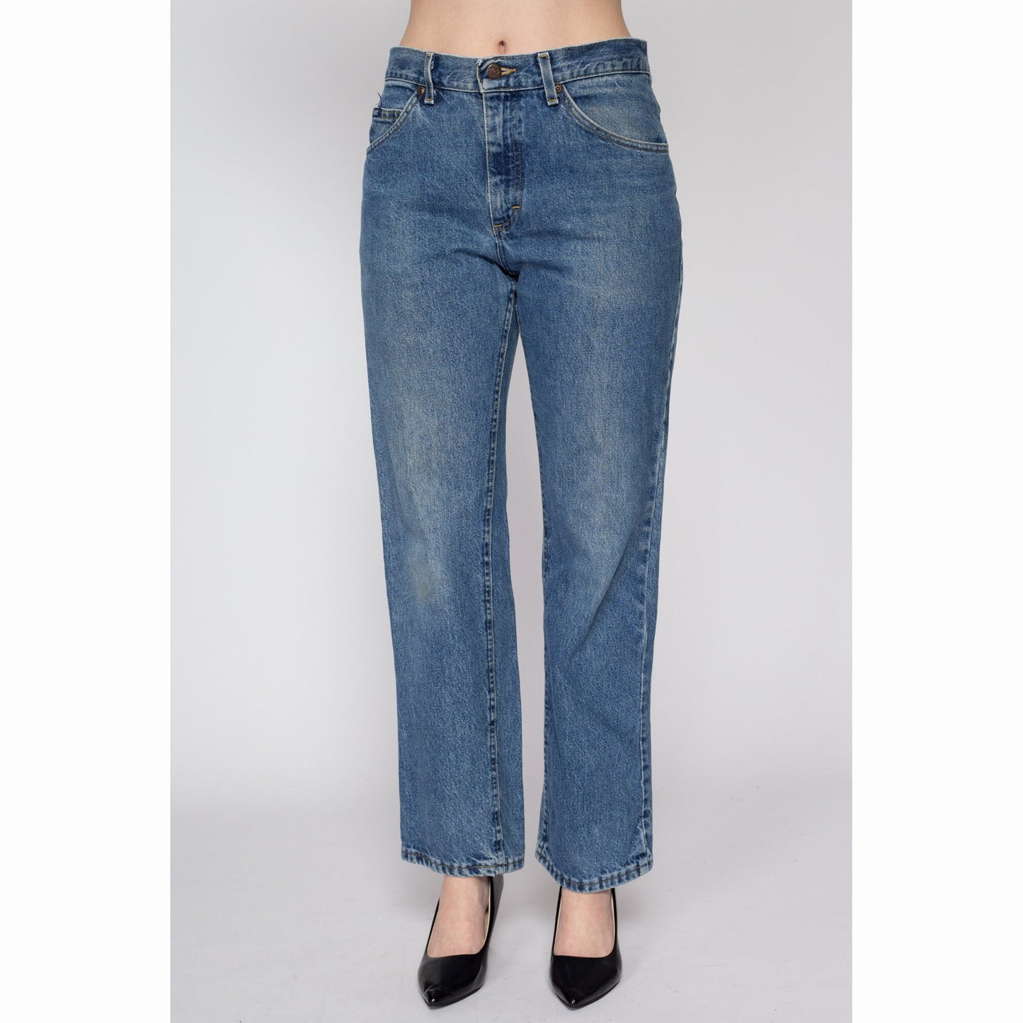 32x30 80s Lee Straight Leg Jeans Unisex | Vintage Medium Wash Mid High Waisted Jeans