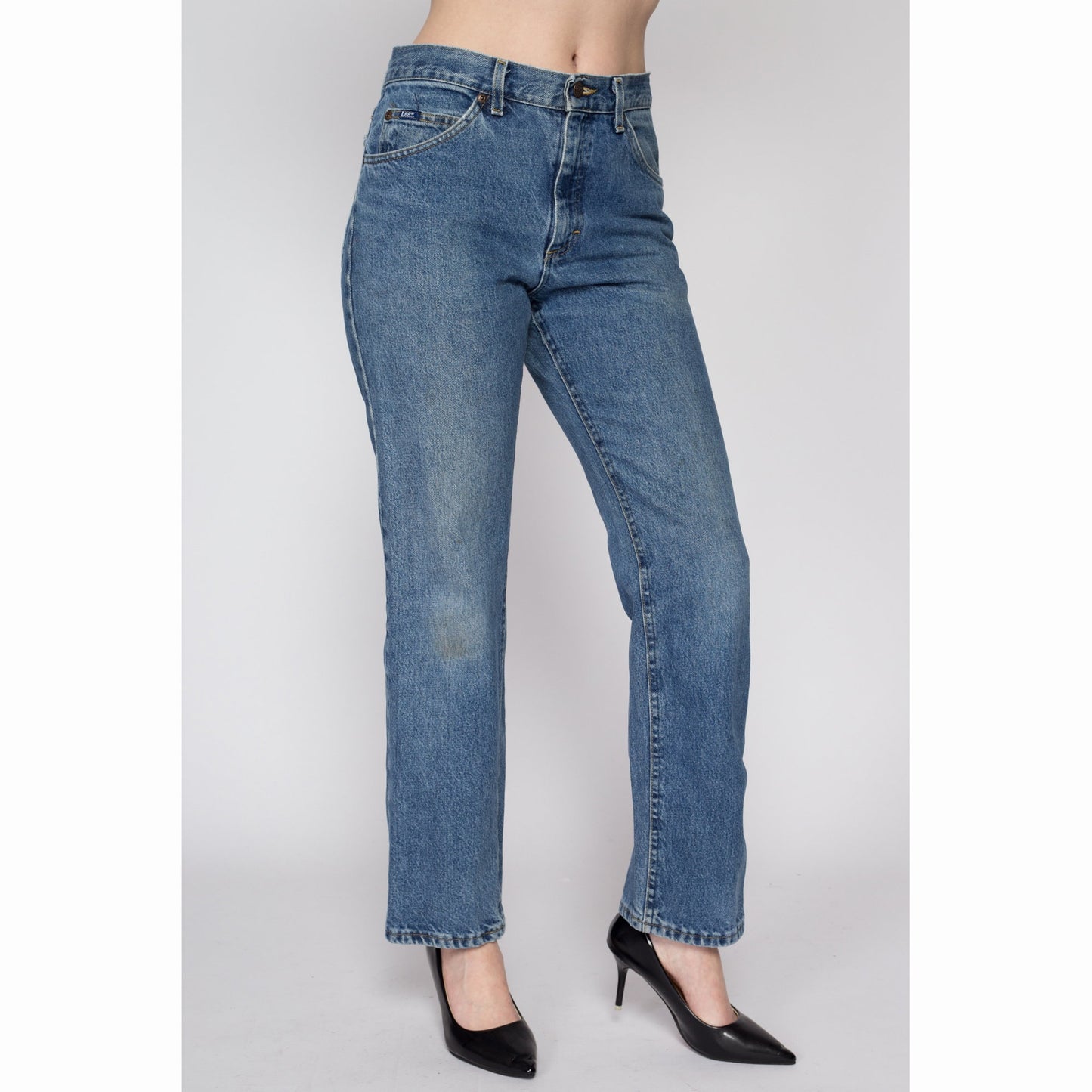 32x30 80s Lee Straight Leg Jeans Unisex | Vintage Medium Wash Mid High Waisted Jeans