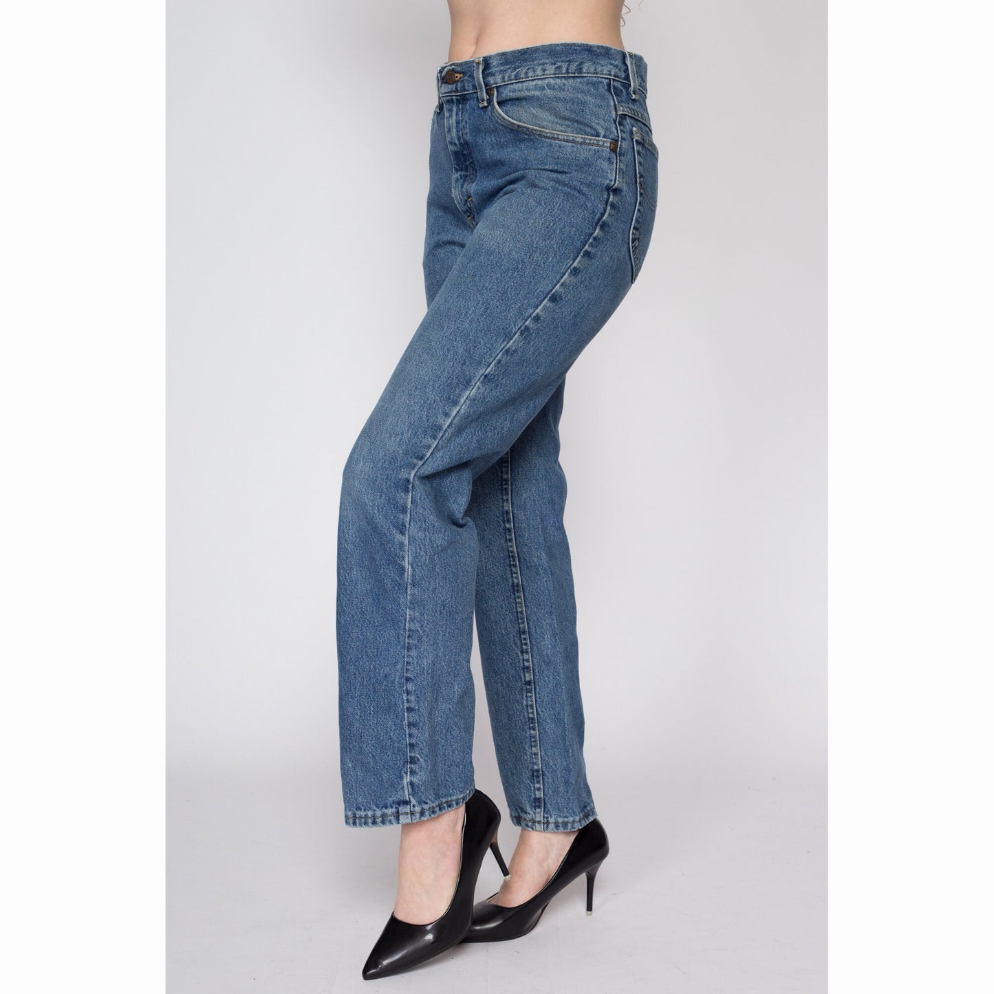 32x30 80s Lee Straight Leg Jeans Unisex | Vintage Medium Wash Mid High Waisted Jeans