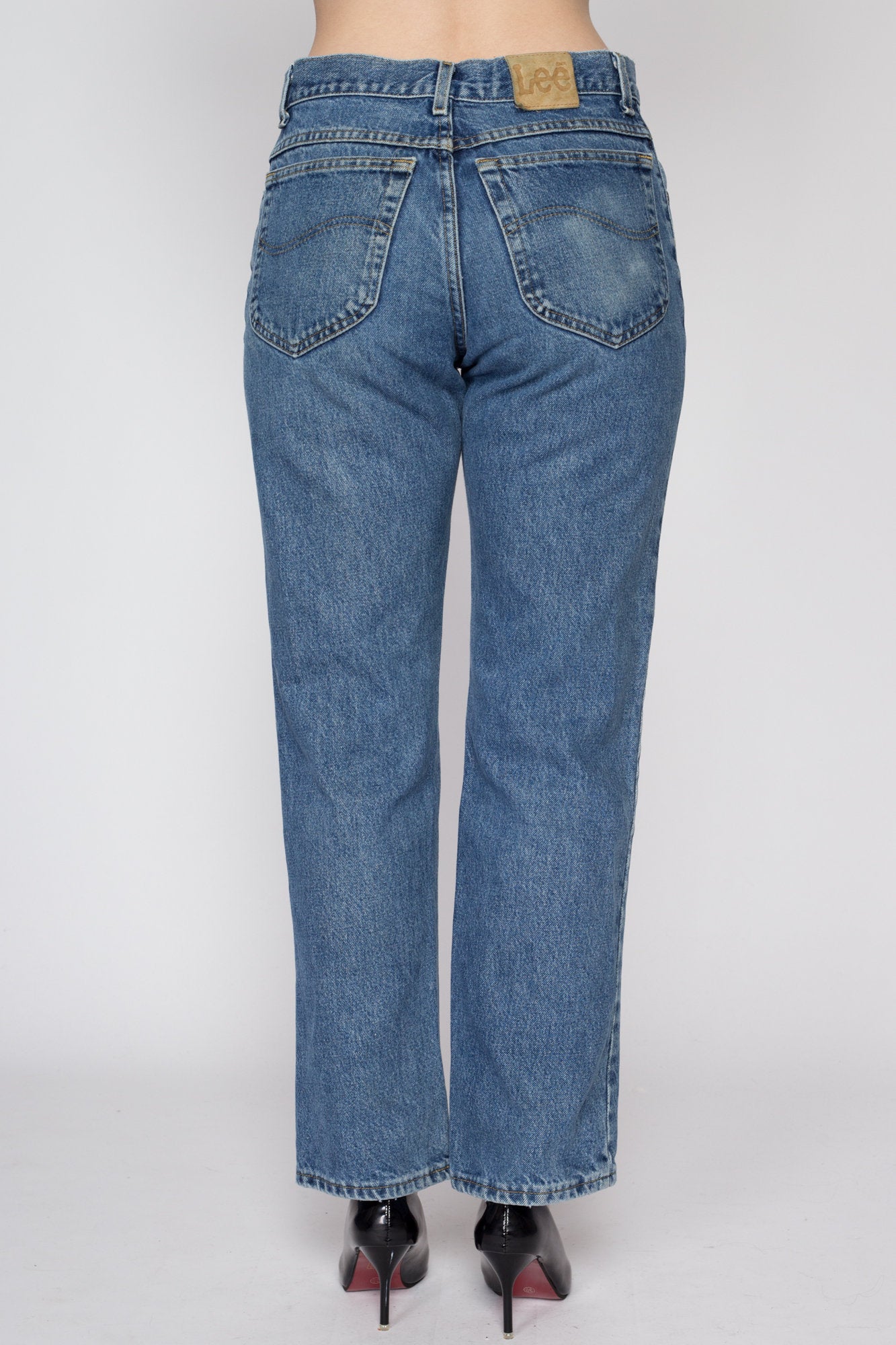 32x30 80s Lee Straight Leg Jeans Unisex | Vintage Medium Wash Mid High Waisted Jeans