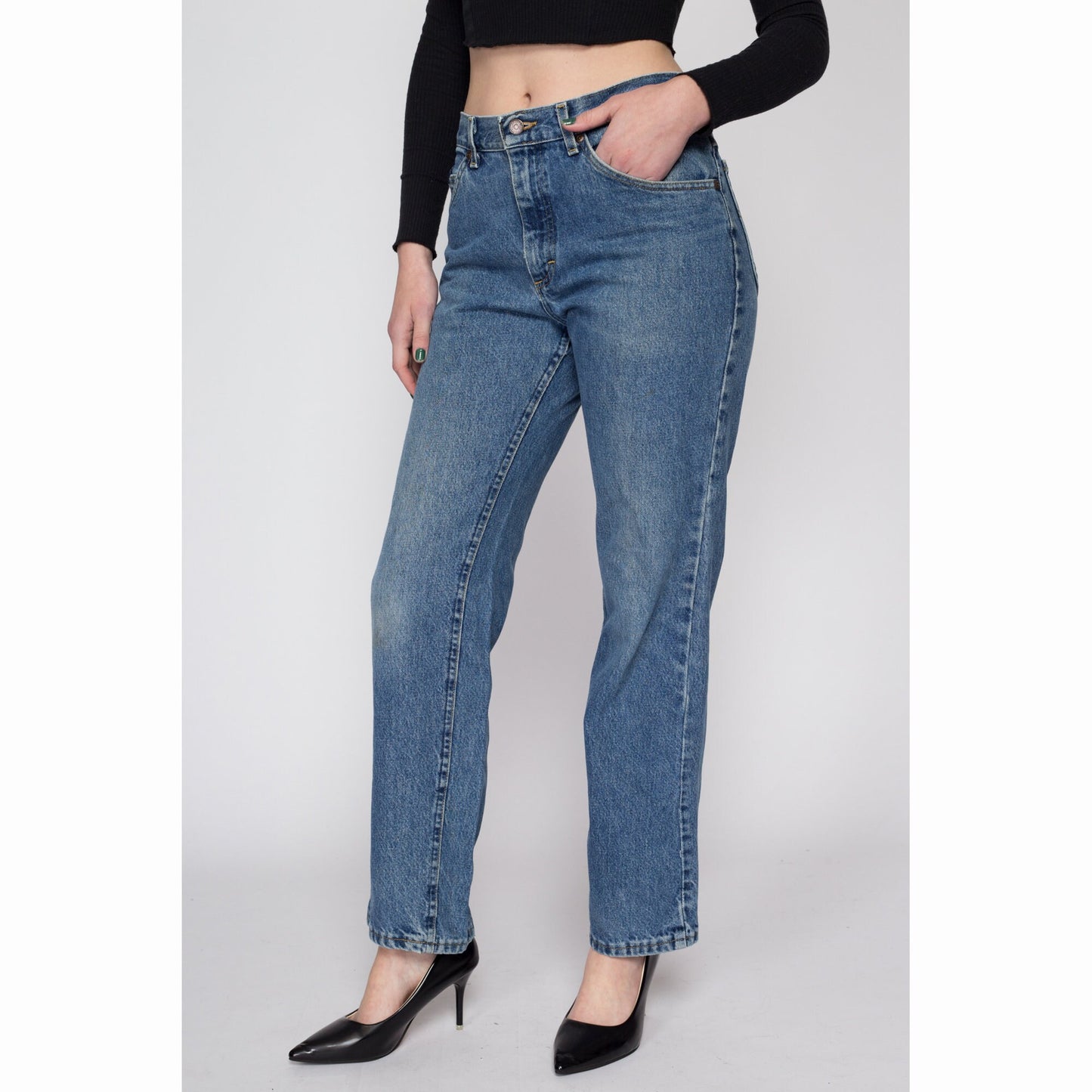 32x30 80s Lee Straight Leg Jeans Unisex | Vintage Medium Wash Mid High Waisted Jeans